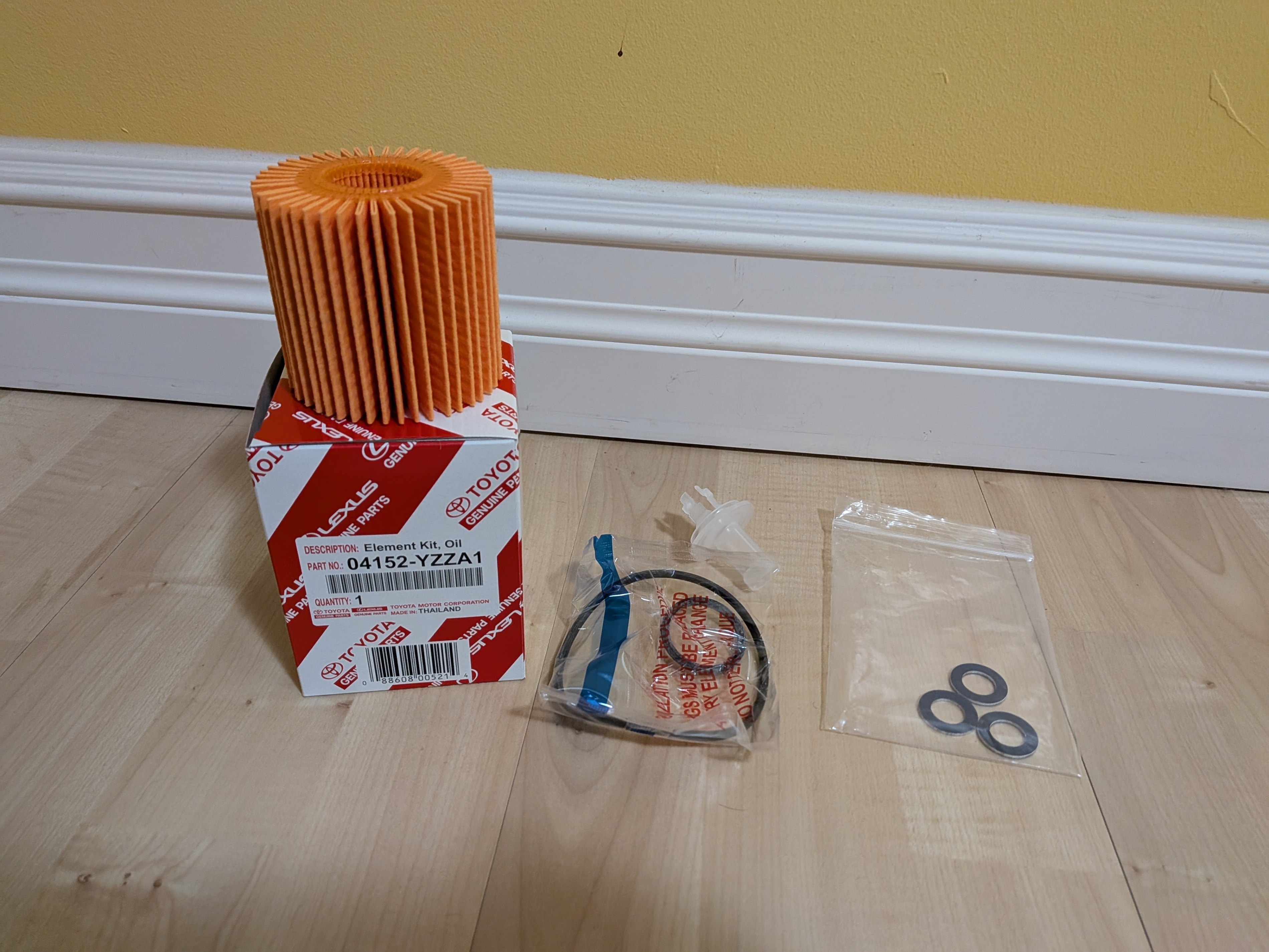 Toyota Genuine Parts 04152-YZZA1 oil filter and crush washers - photo 2