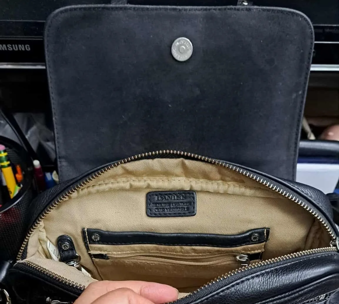 Authentic Danier Genuine Leather Crossbody Bag image indicator(8)