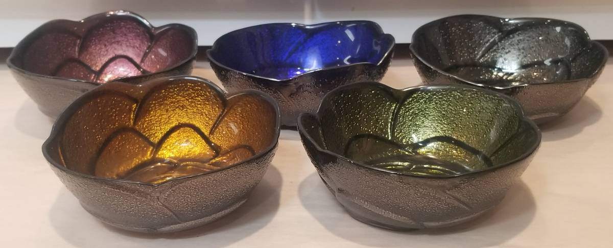 Vintage Jewel-Tone Pressed Glass Lotus Bowls – Set of 5 - photo 2