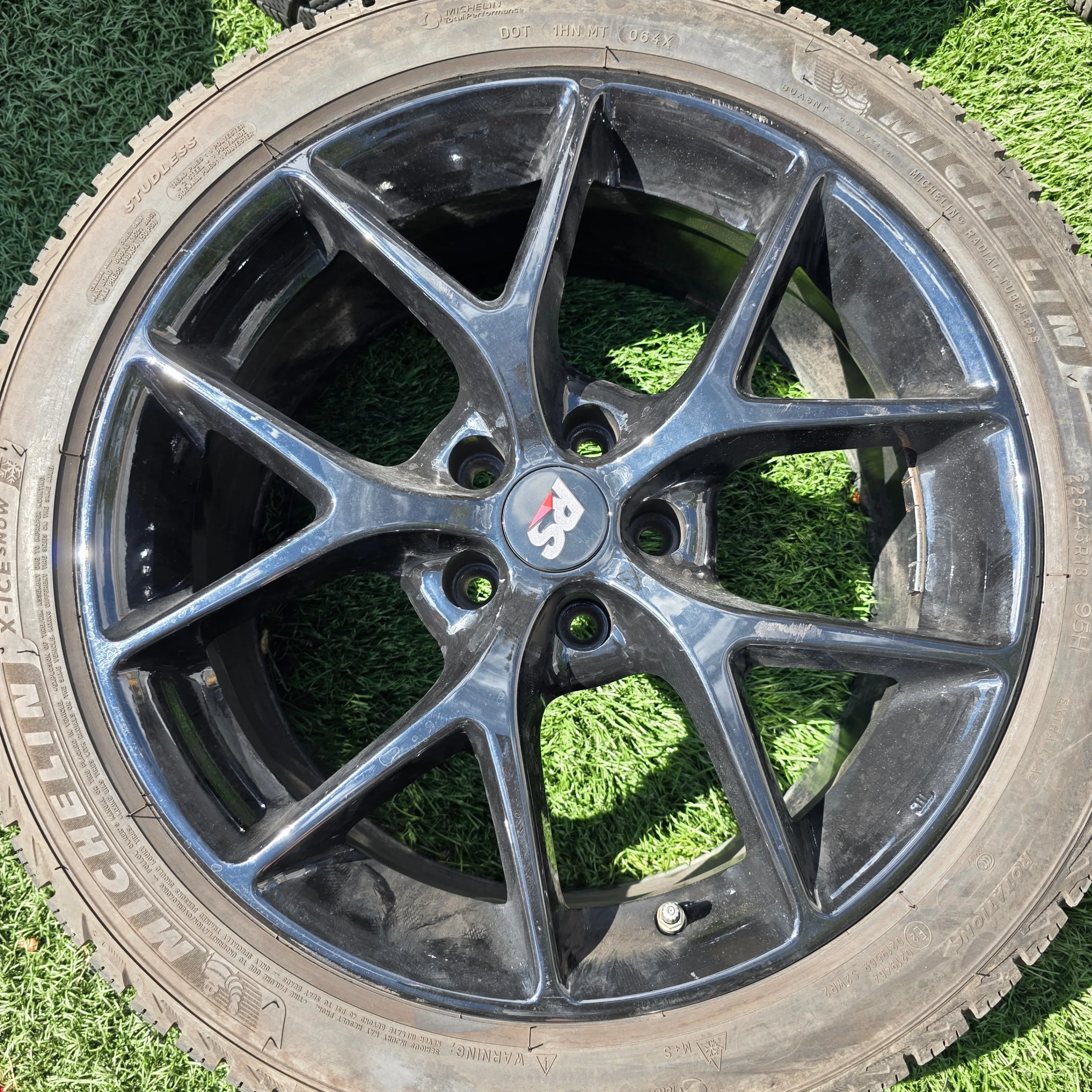 225/45/18 Michelin winter tires 90% tread with RS alloy 5x112 image indicator(4)