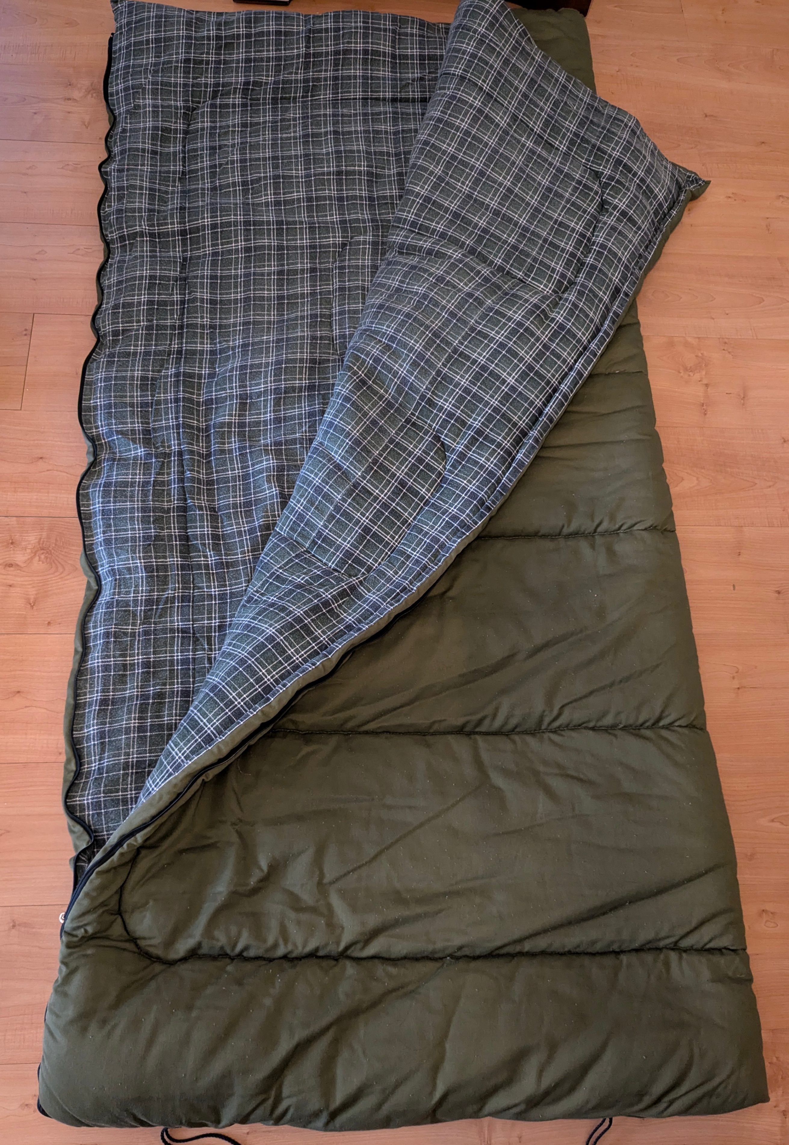 Woods winter sleeping bag rated for -15 - photo 3
