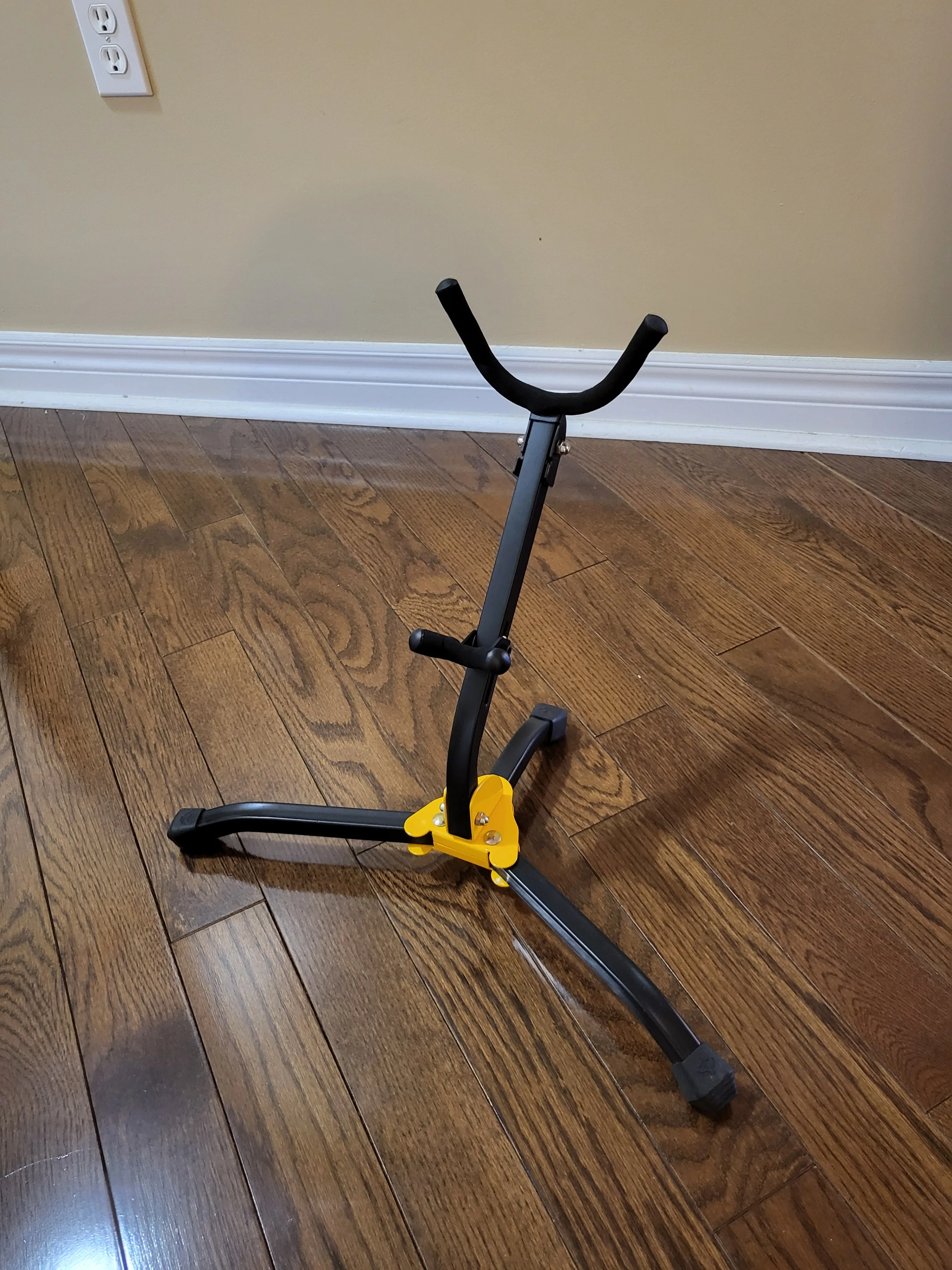 Brand New Alto/Tenor Saxophone Stand with Carry Bag thumbnail