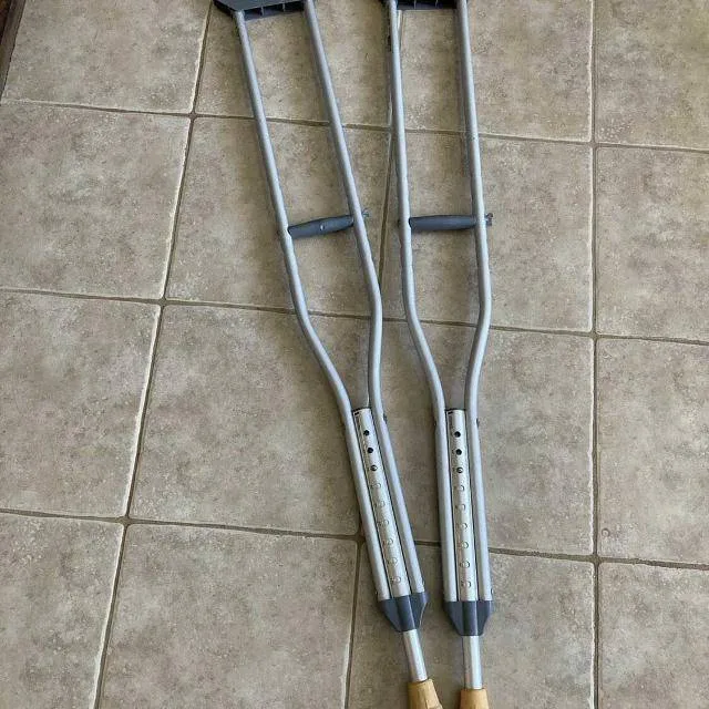 Adjustable Aluminum Crutches – Adult Walking Support 5’2”–5’10” thumbnail
