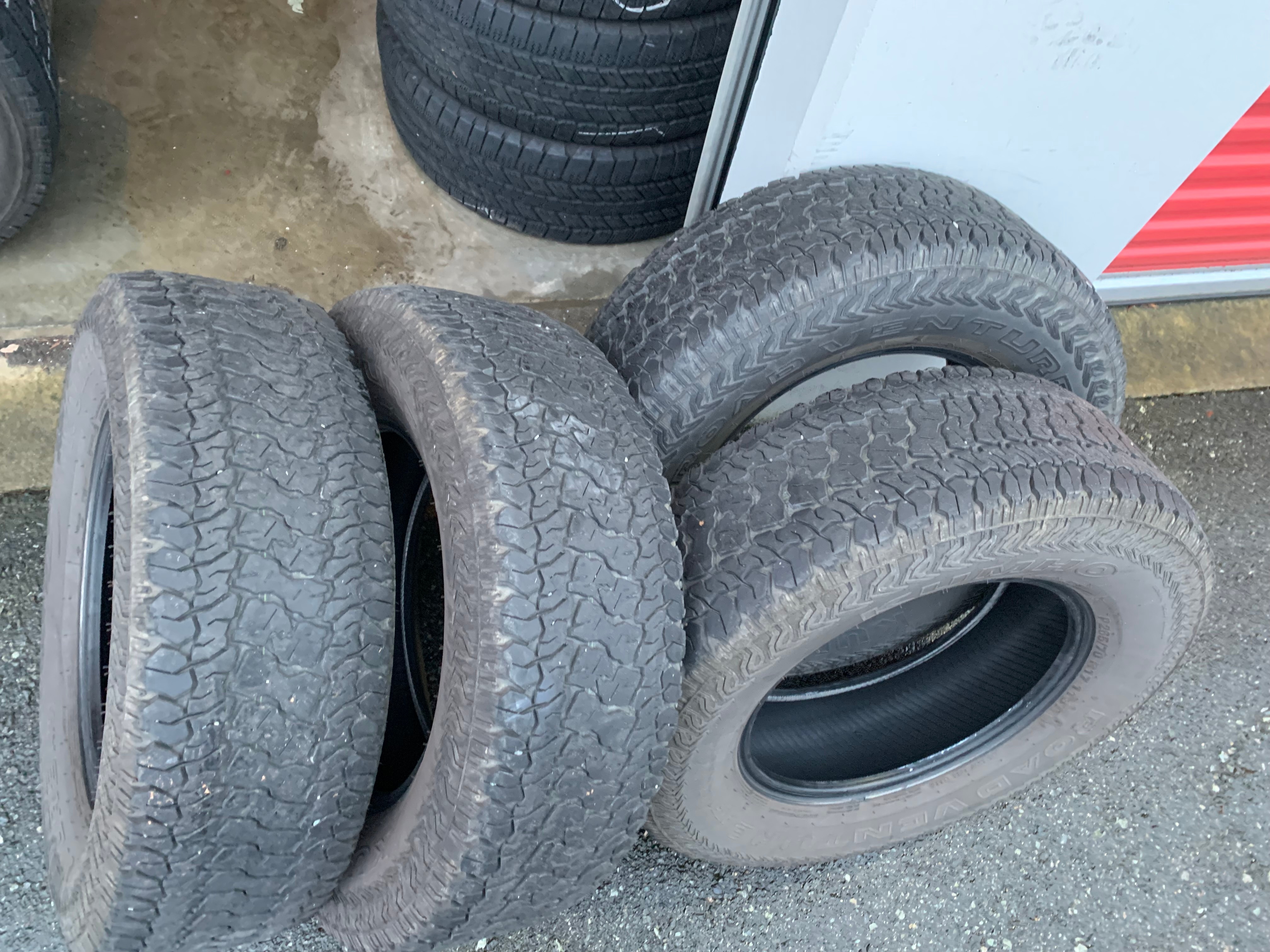 SET of 265/70/17 M+S 113T Kumho Road Venture AT51 with 50% tread - photo 2