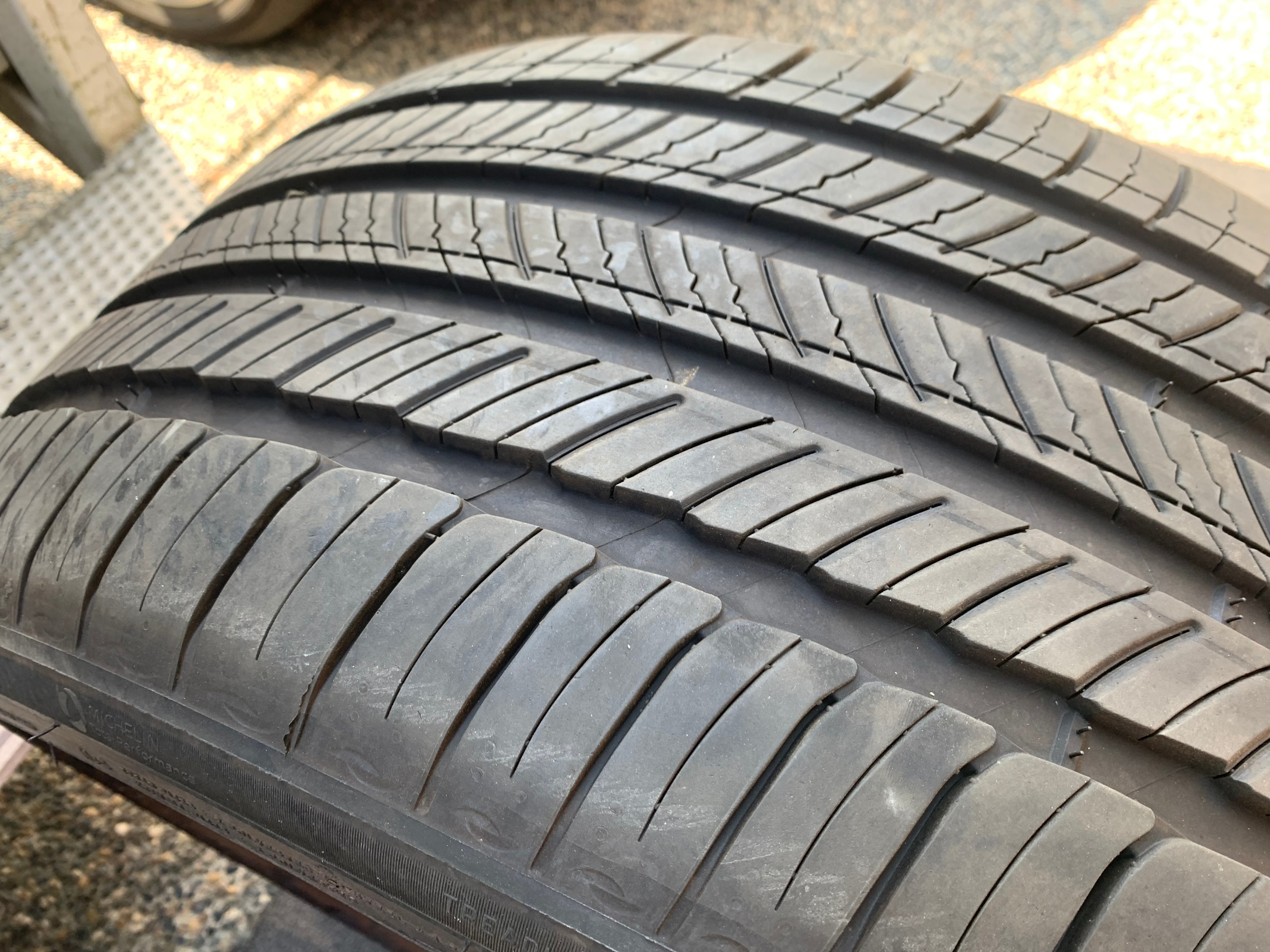 1 X single 255/40/21 Michelin Primacy Tour A/S with 90% tread - photo 4