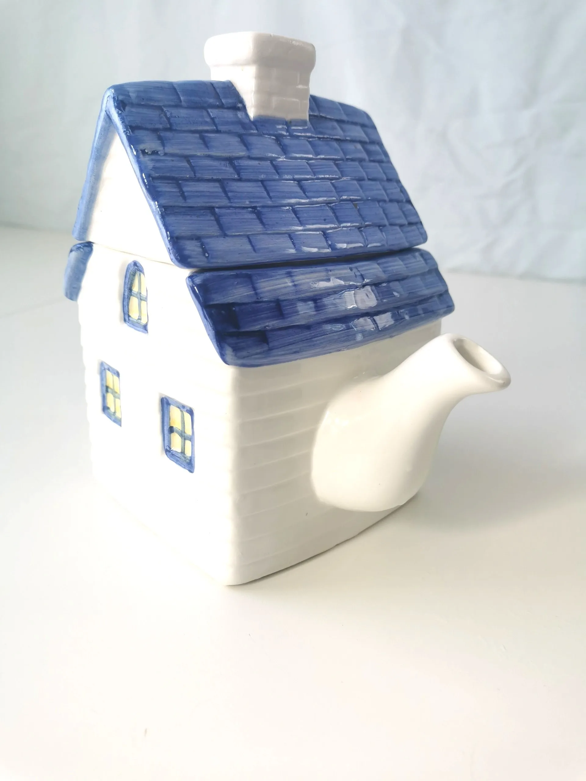 Tea Pot House with Removable Roof aka Lid Vintage image indicator(9)