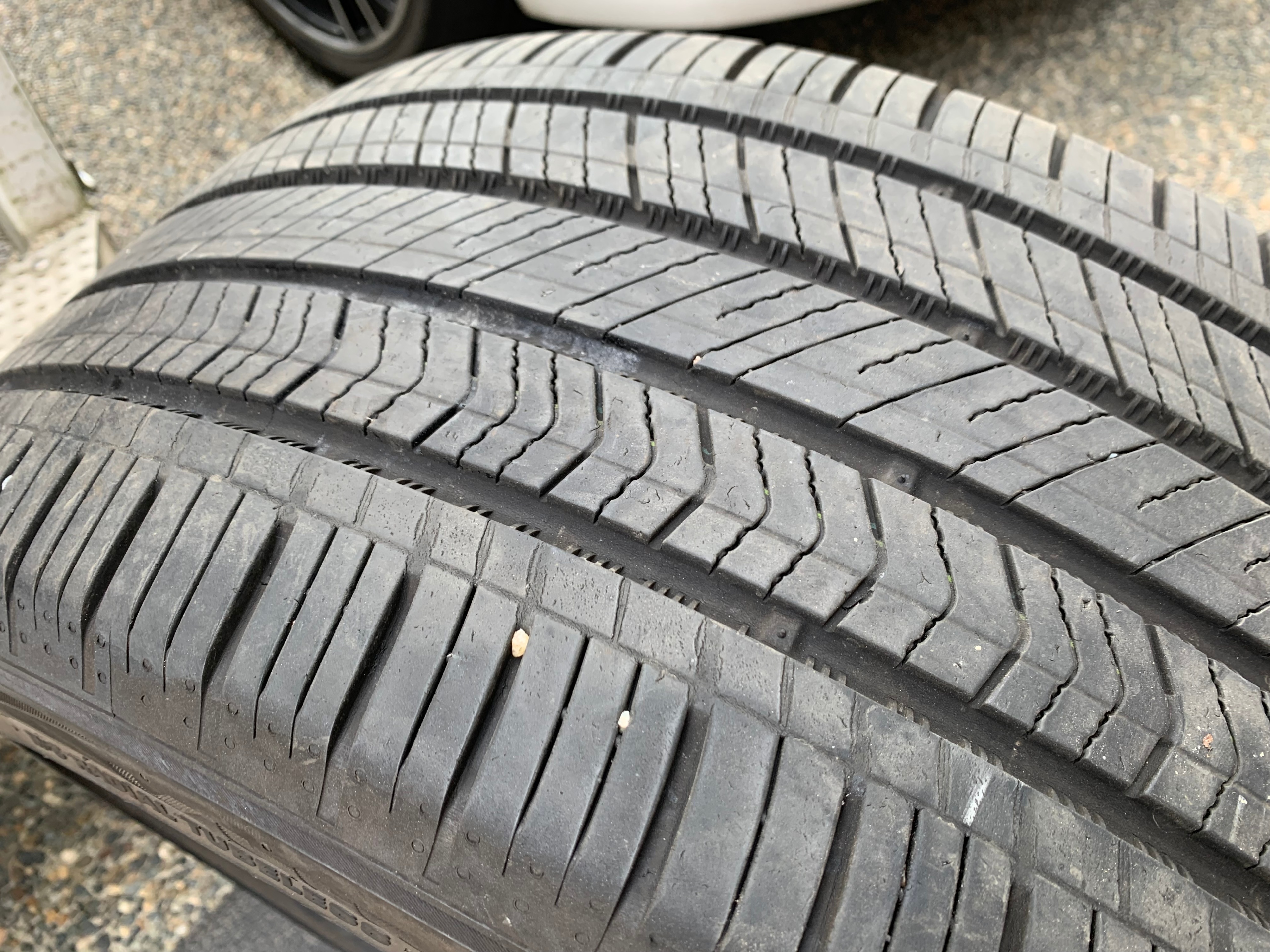 1 X single 255/45/19 Kumho Majesty 9 Solus TA91 EV 60% tread - photo 4