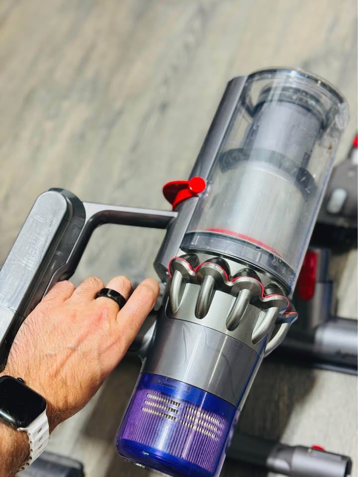 Dyson V11 Torque Drive & accessories! - photo 4