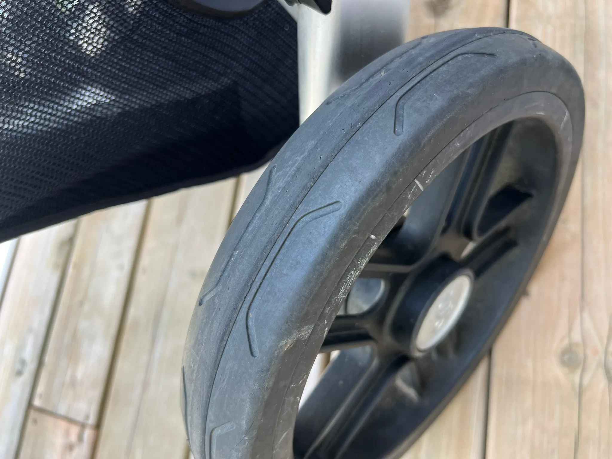 UPPAbaby Vista Stroller + Red Bassinet Set with Accessories image indicator(9)