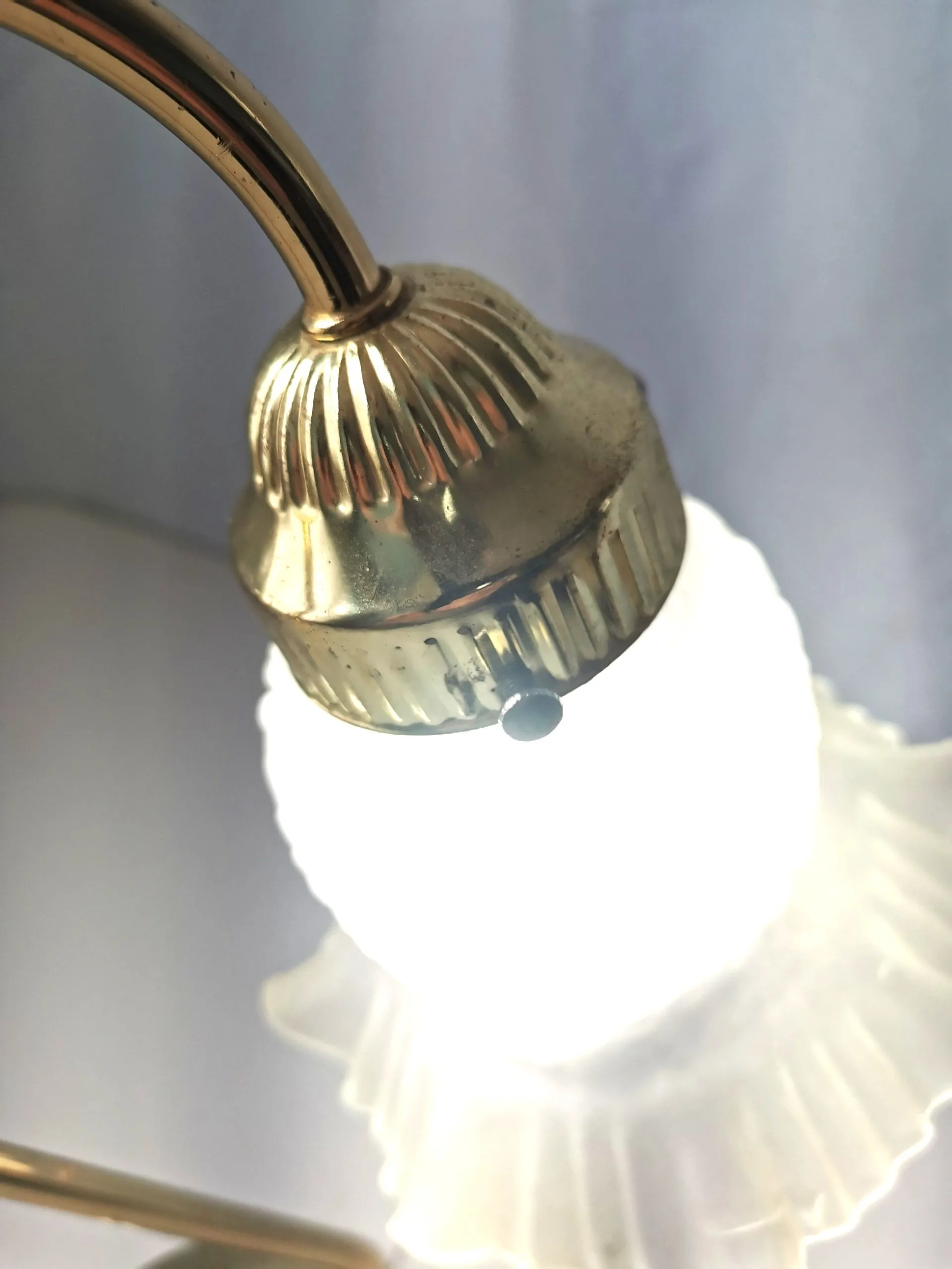 Elegant Vintage Brass Desk Lamp Frosted Embossed Glass Shade image indicator(5)