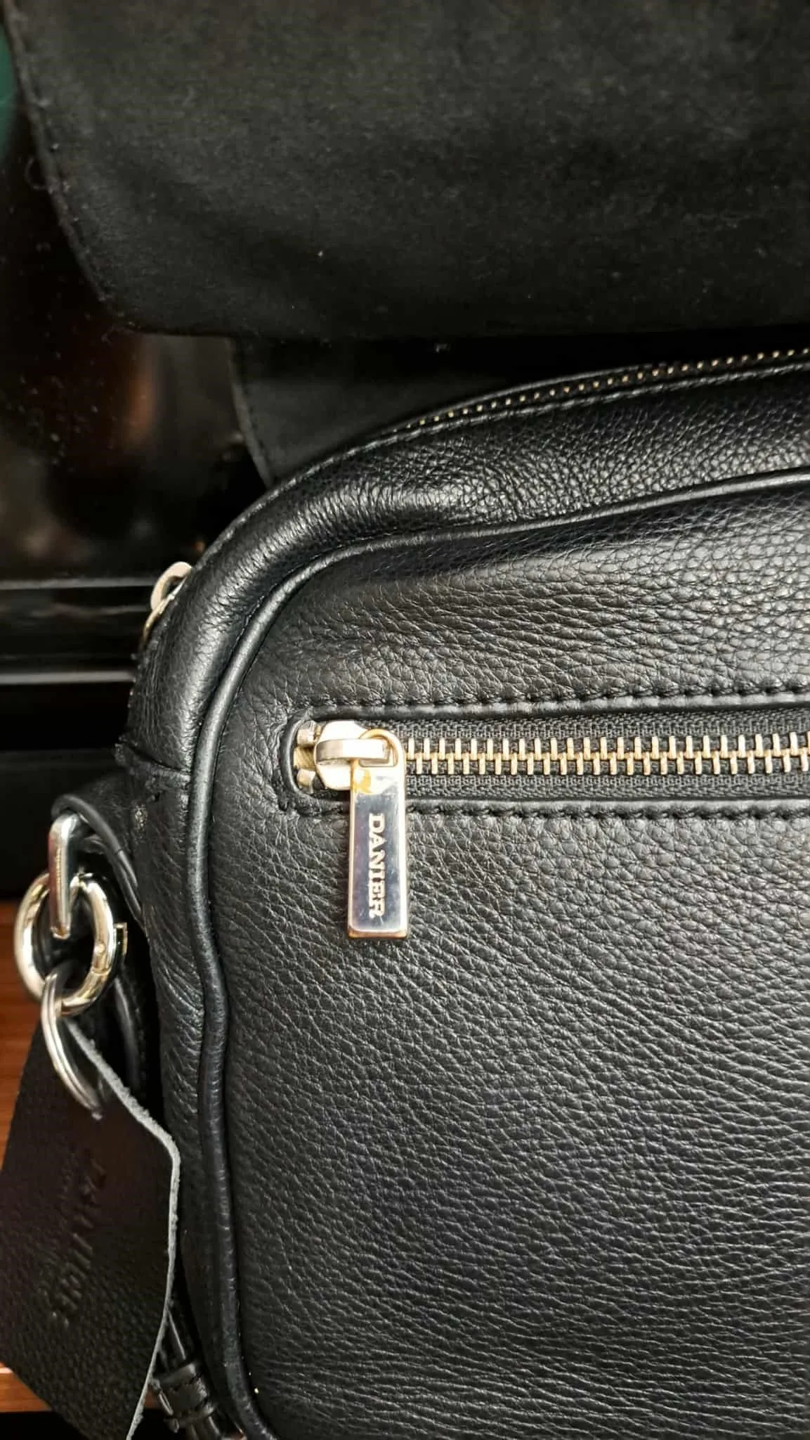 Authentic Danier Genuine Leather Crossbody Bag image indicator(6)