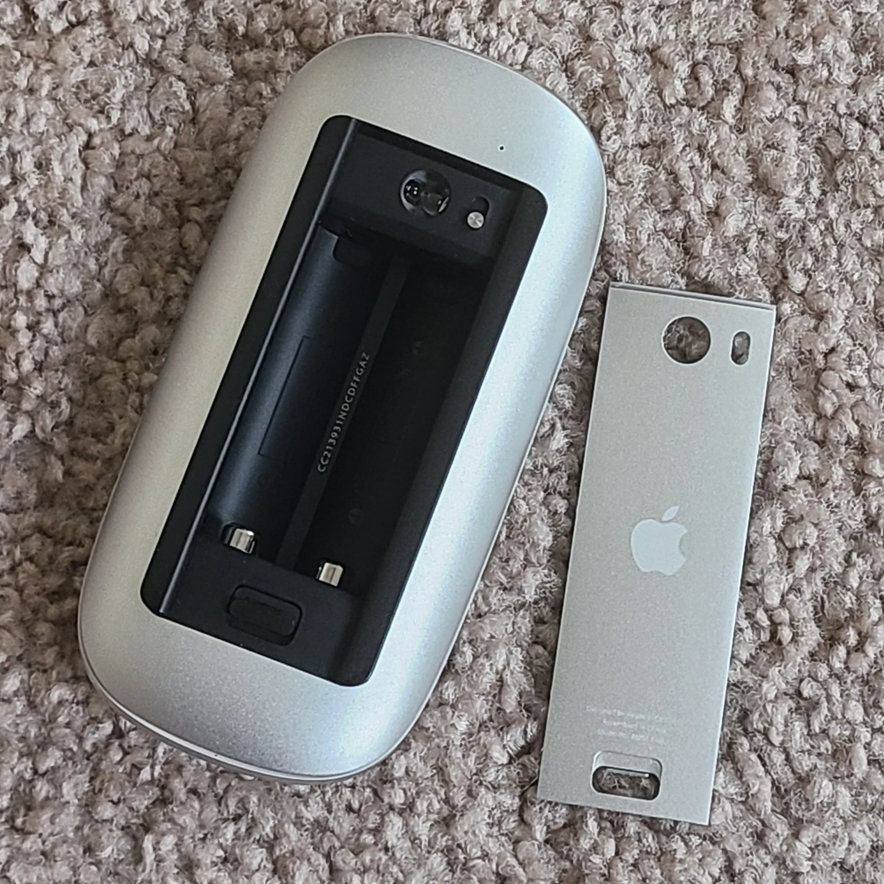 Apple Magic Mouse A1296 Wireless Bluetooth Mouse - White/Silver image indicator(6)