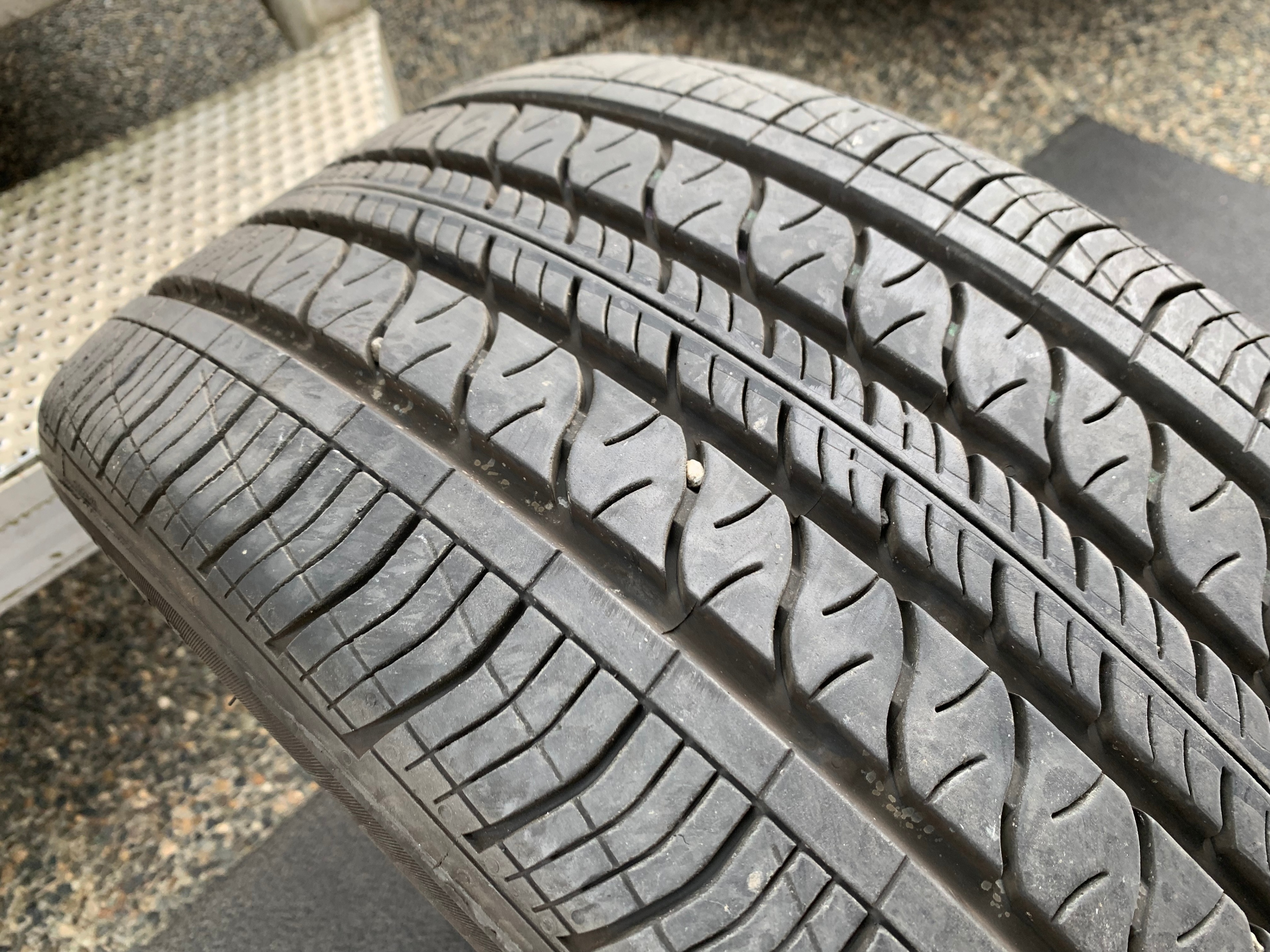 1 X single 235/40/18 Continental Pro contact RX with 80% tread - photo 4