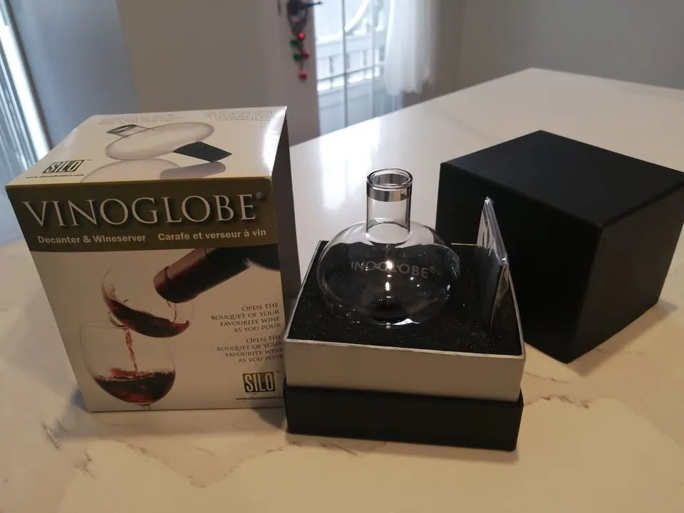 RARELY USED Vinoglobe Wine Decanter & Wineserver image indicator(2)