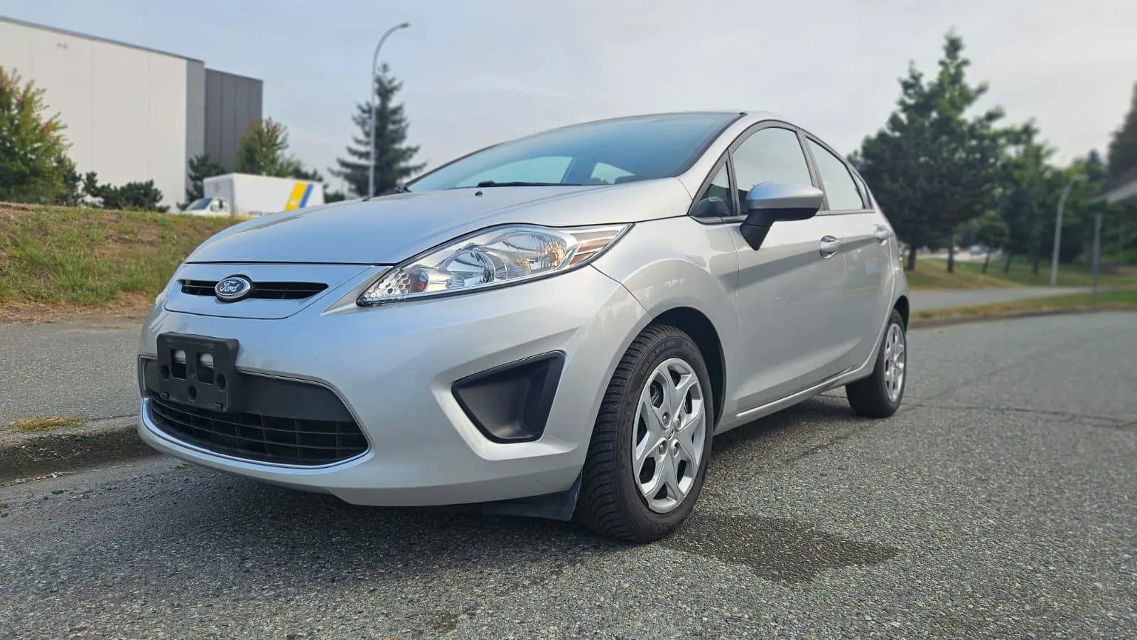 2011 Ford fiesta se, clean title, low mileage, amazing on gas thumbnail
