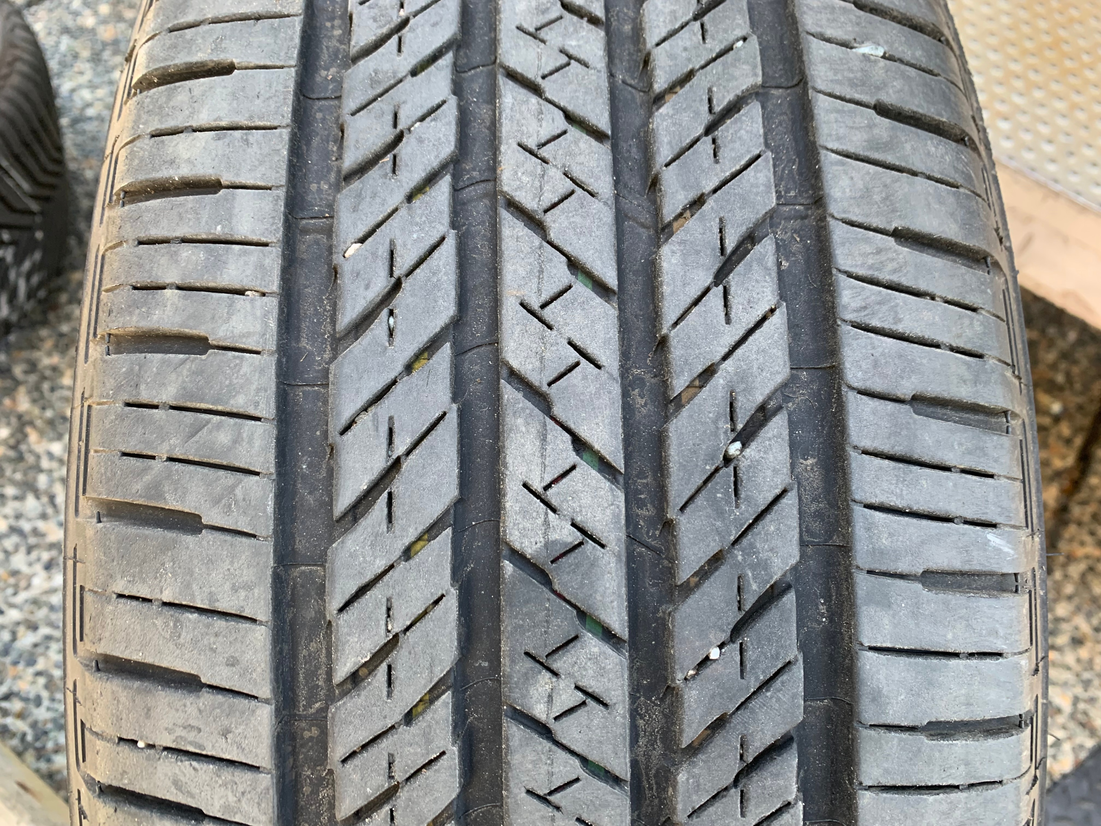 1 x single 235/60/18 RFT Bridgestone Alenza A/S 02 70% tread - photo 2