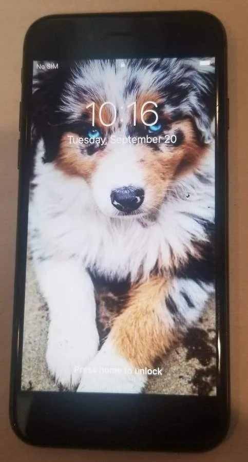 Apple iPhone 7 – 4.7" – Black – Locked – Working thumbnail