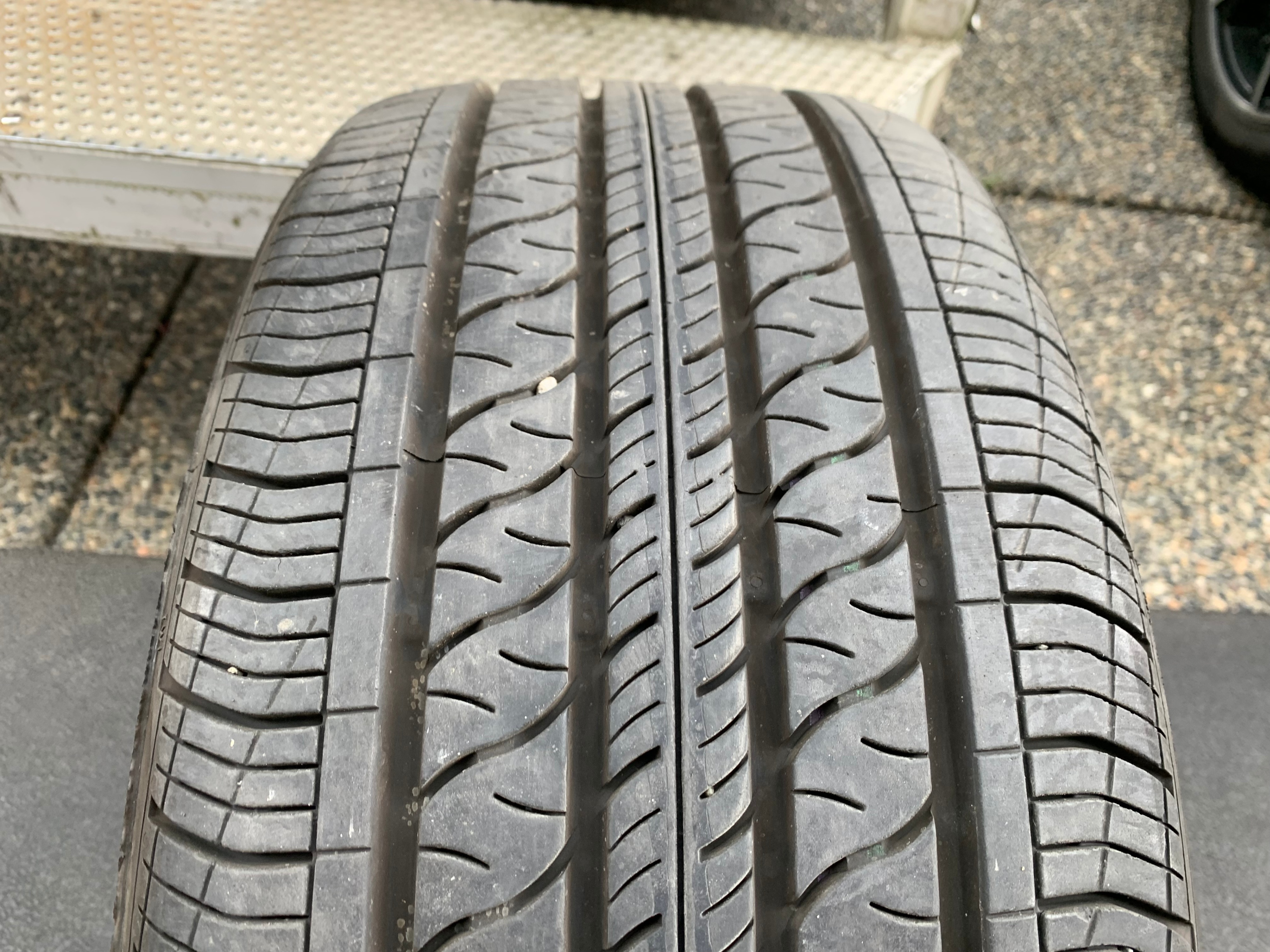 1 X single 235/40/18 Continental Pro contact RX with 80% tread - photo 3