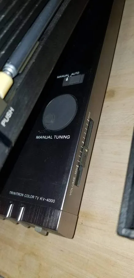 EXTREMELY RARE 1980 Worlds Smallest Color SONY Trinitron KV-4000 image indicator(6)