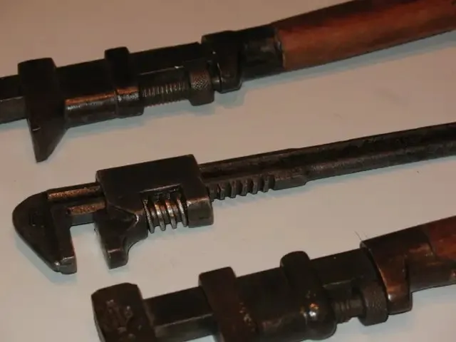 3 Vintage Adjustable Pipe Wrenches image indicator(6)