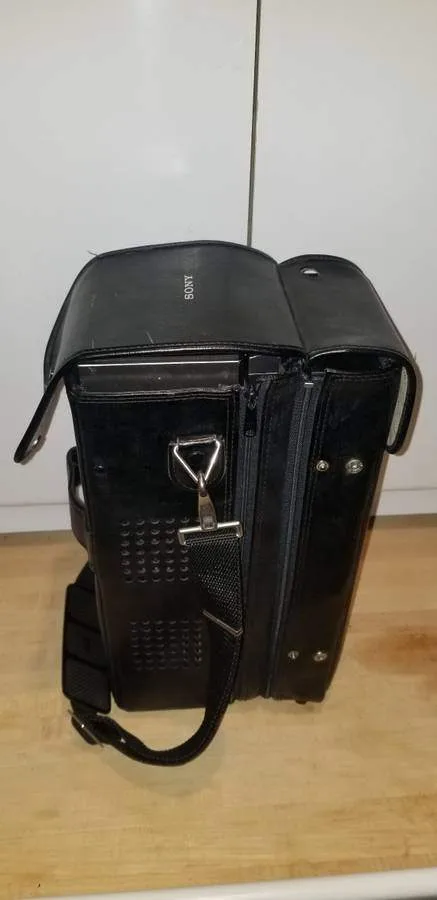 EXTREMELY RARE 1980 Worlds Smallest Color SONY Trinitron KV-4000 image indicator(10)