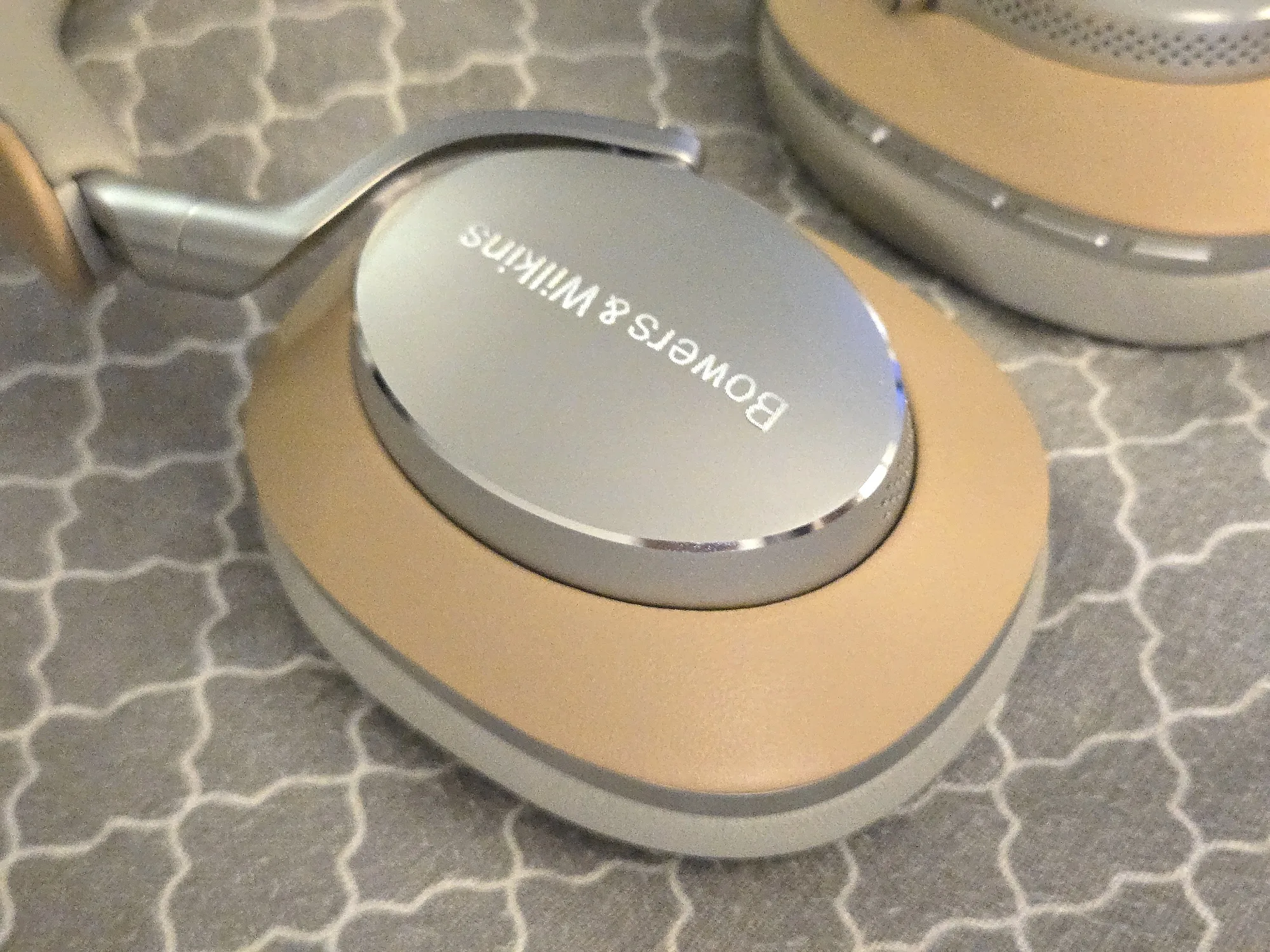 Bowers & Wilkins Px8 Tan image indicator(6)