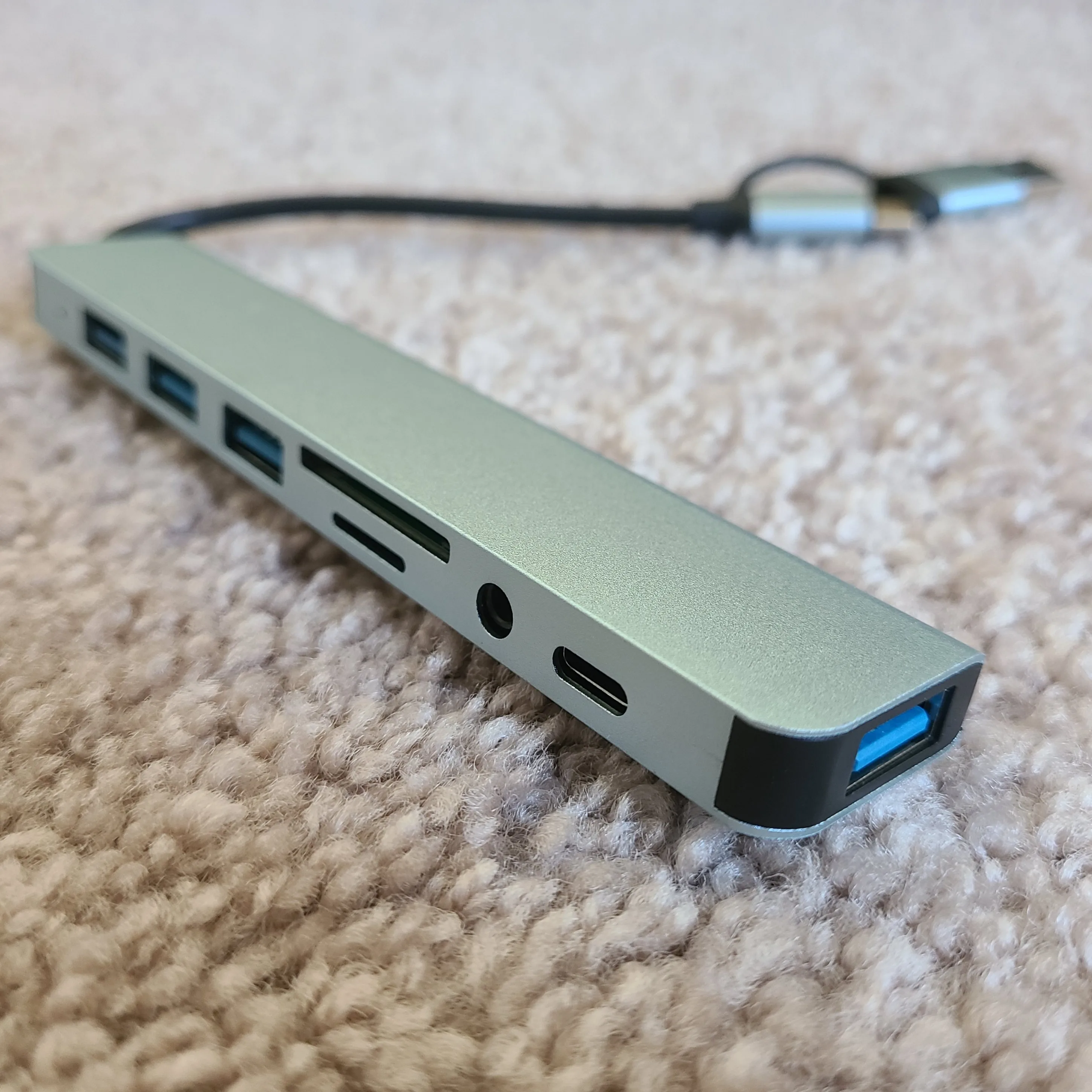 8-in-1 USB 3.0 / USB-C Hub for laptop or PC/Mac image indicator(3)