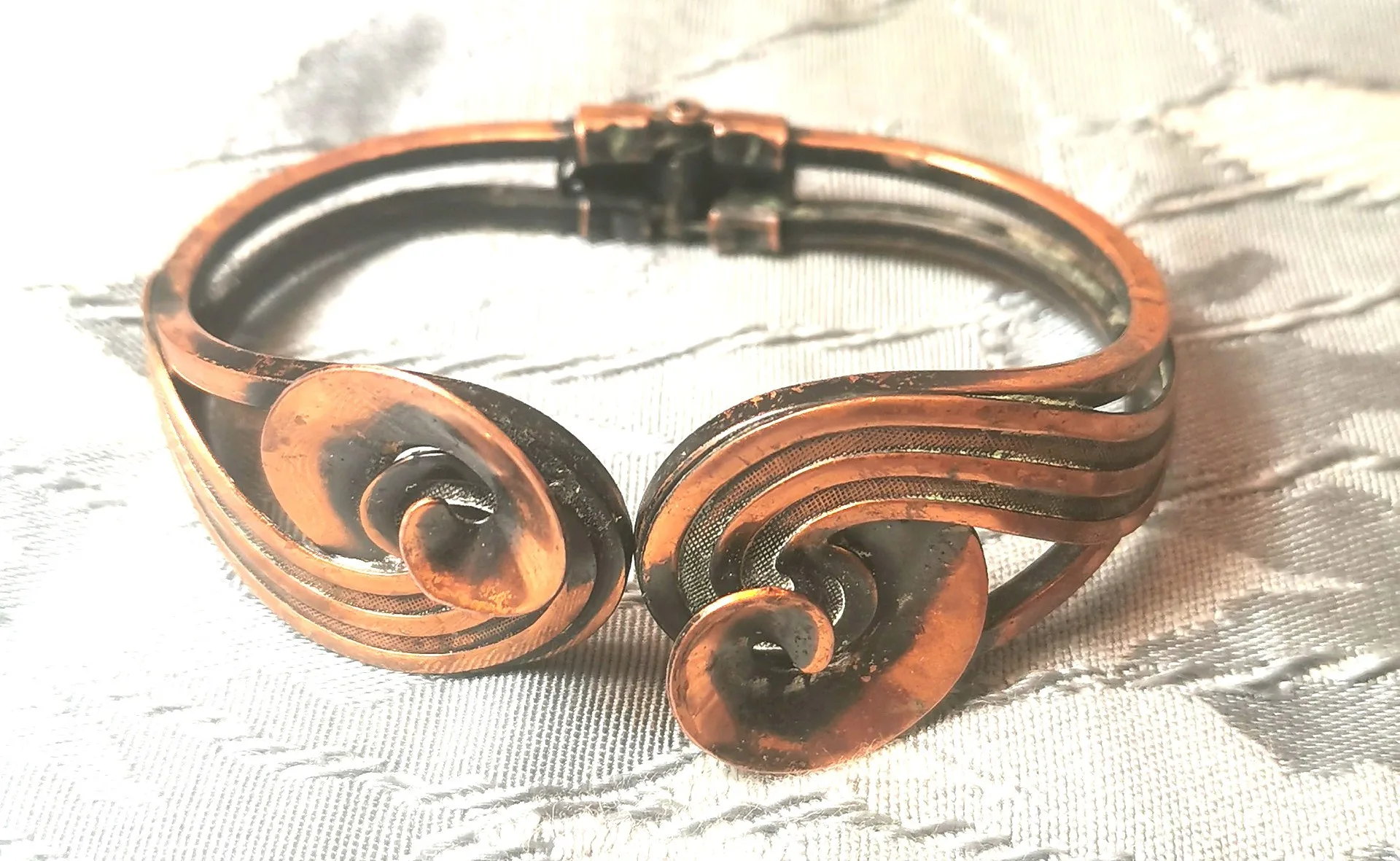 Vintage Copper Hinged Clamper Bracelet Style Cuff Medium image indicator(6)