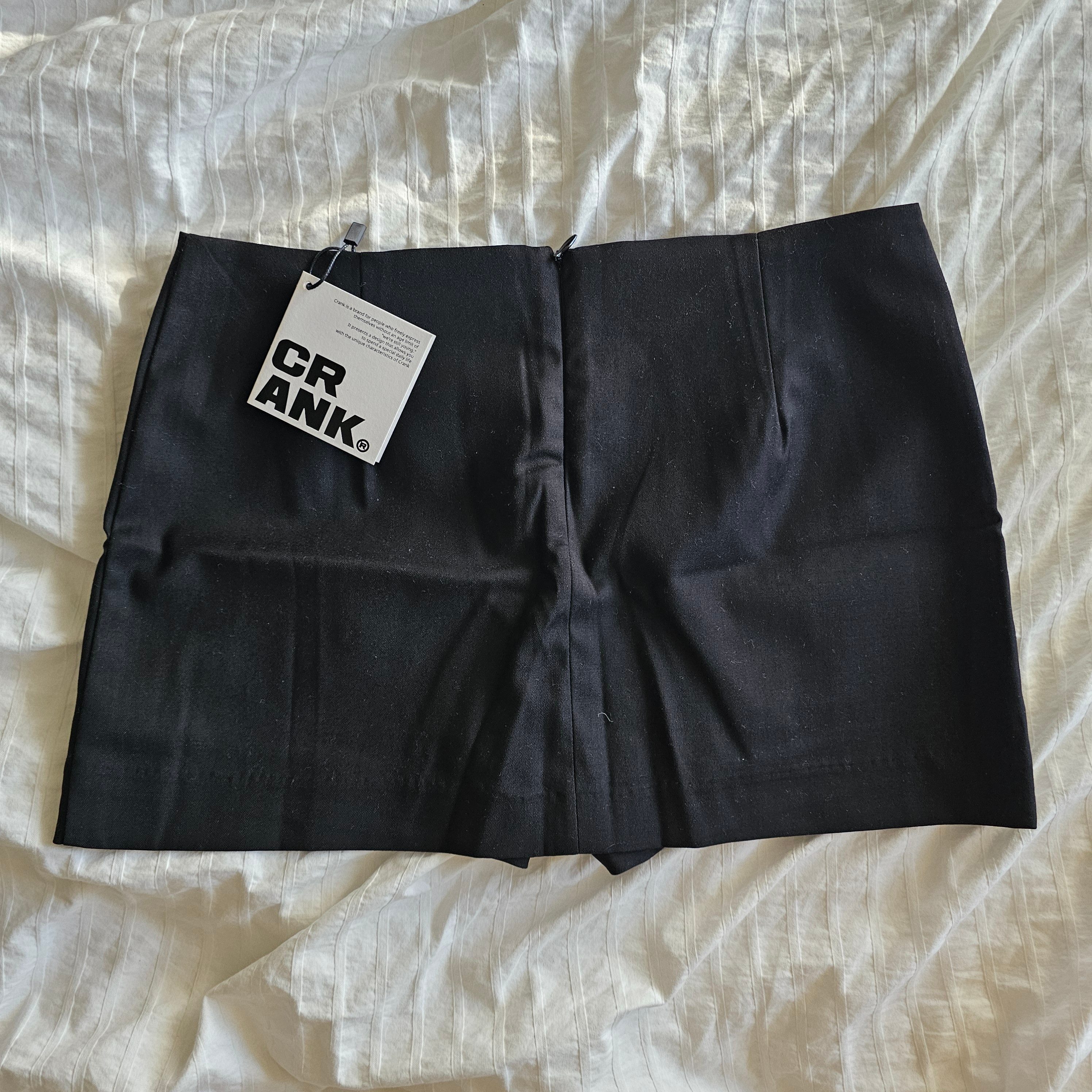 NWT Crank Slit Miniskirt Pants - 2024 - Black - Sz M - photo 3