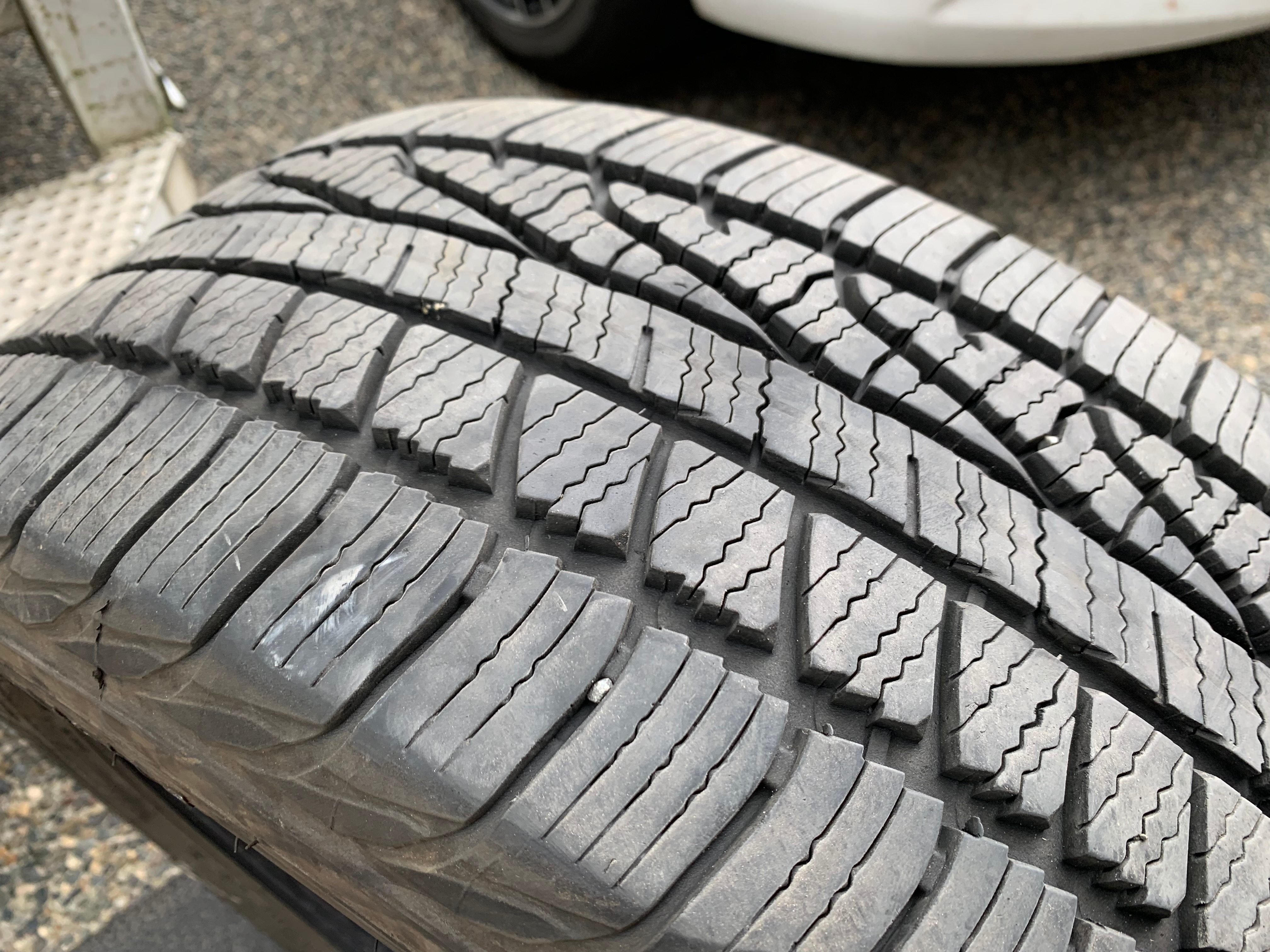 1 X single 215/55/17 Goodyear assurance weatherready 75% tread - photo 4