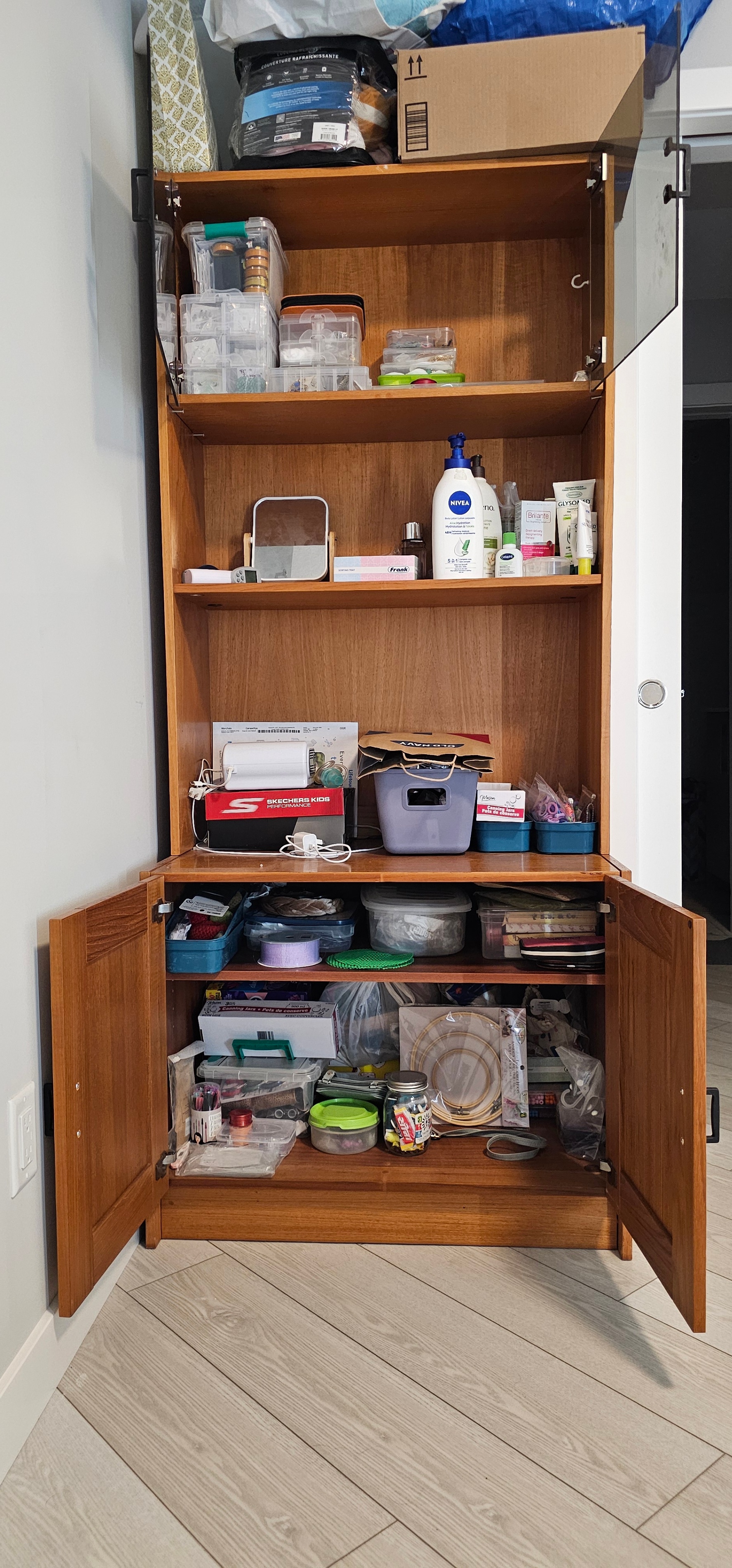 Move on Sale – 6-Shelf Display Storage Units - photo 5