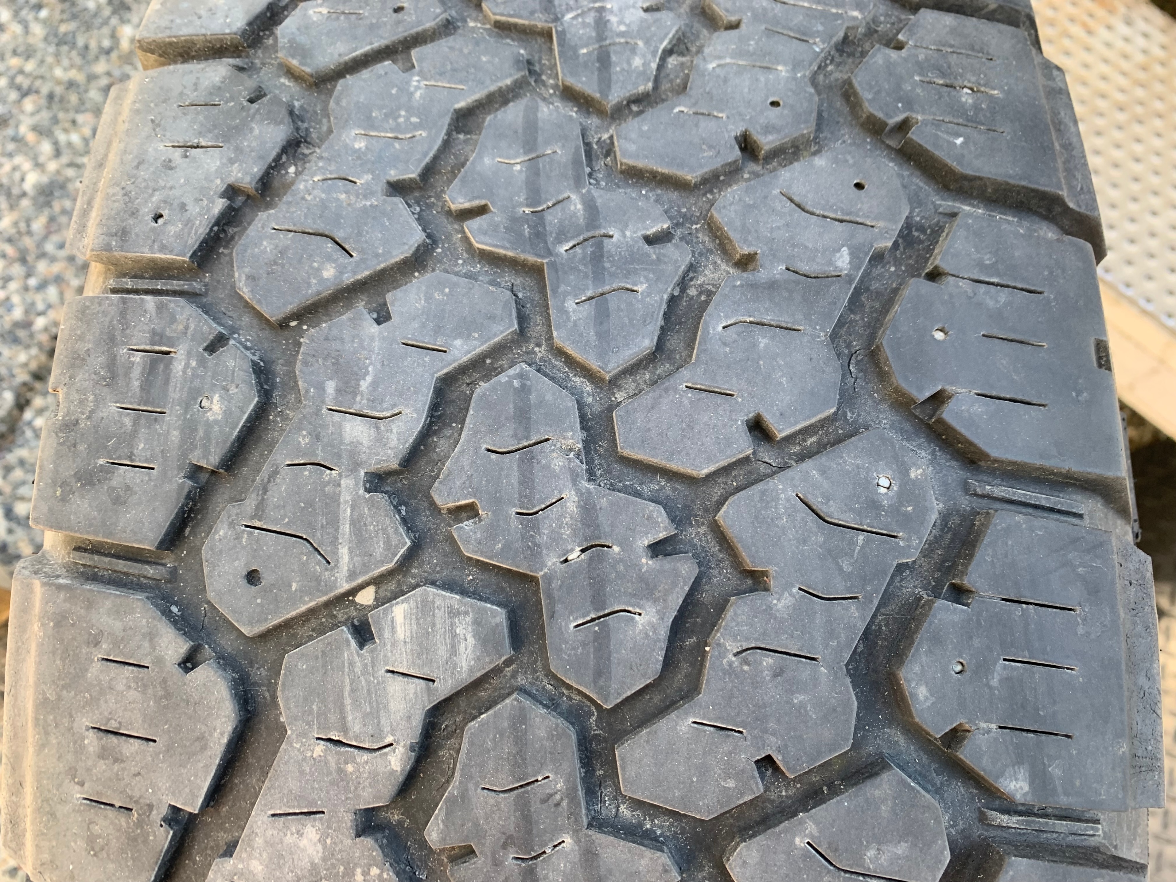 1 x single LT 265/70/17 112/109T General Grabber ATX  40% tread - photo 2