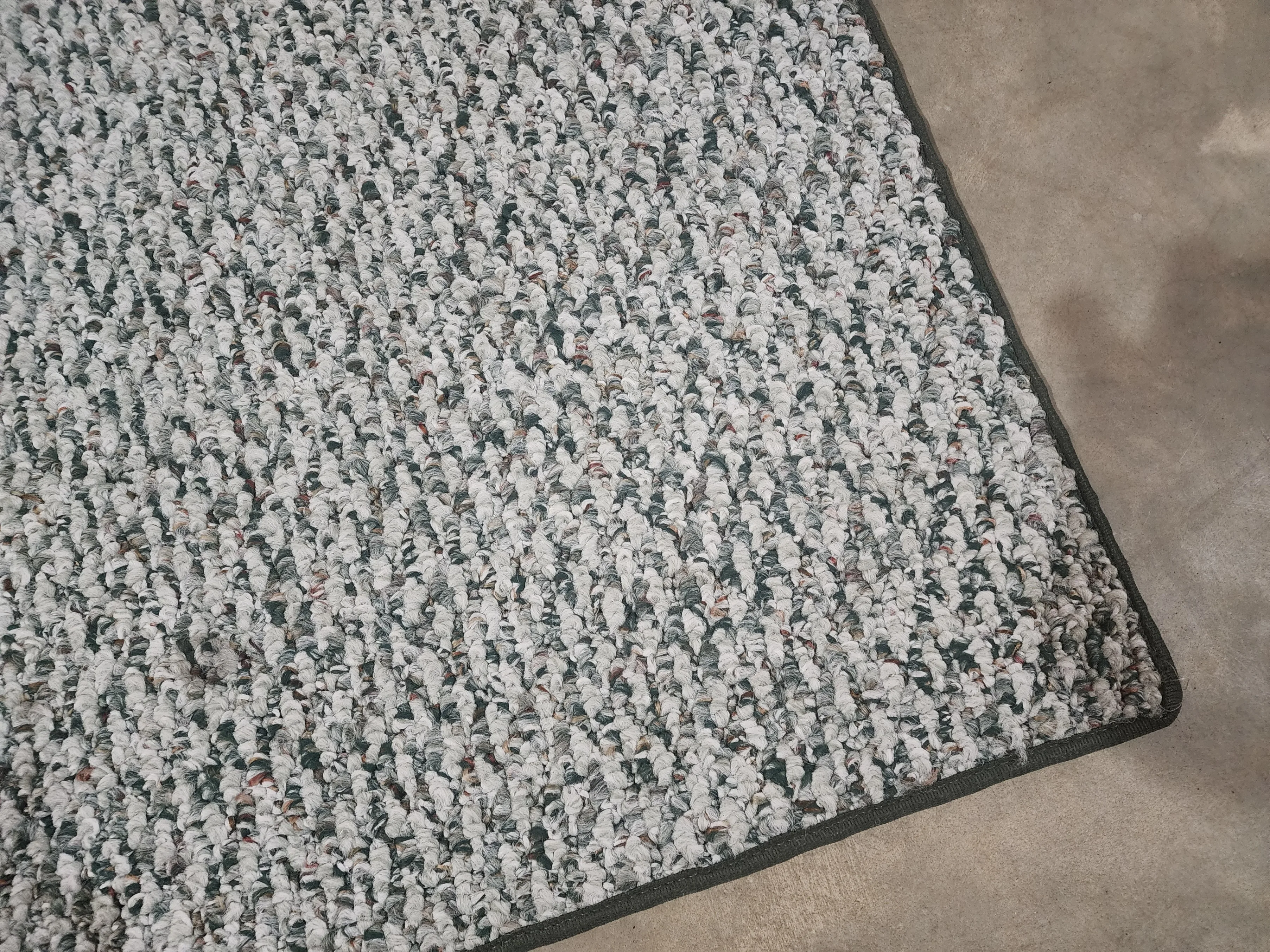 Rug flatwoven, in/outdoor, green w/ white image indicator(2)