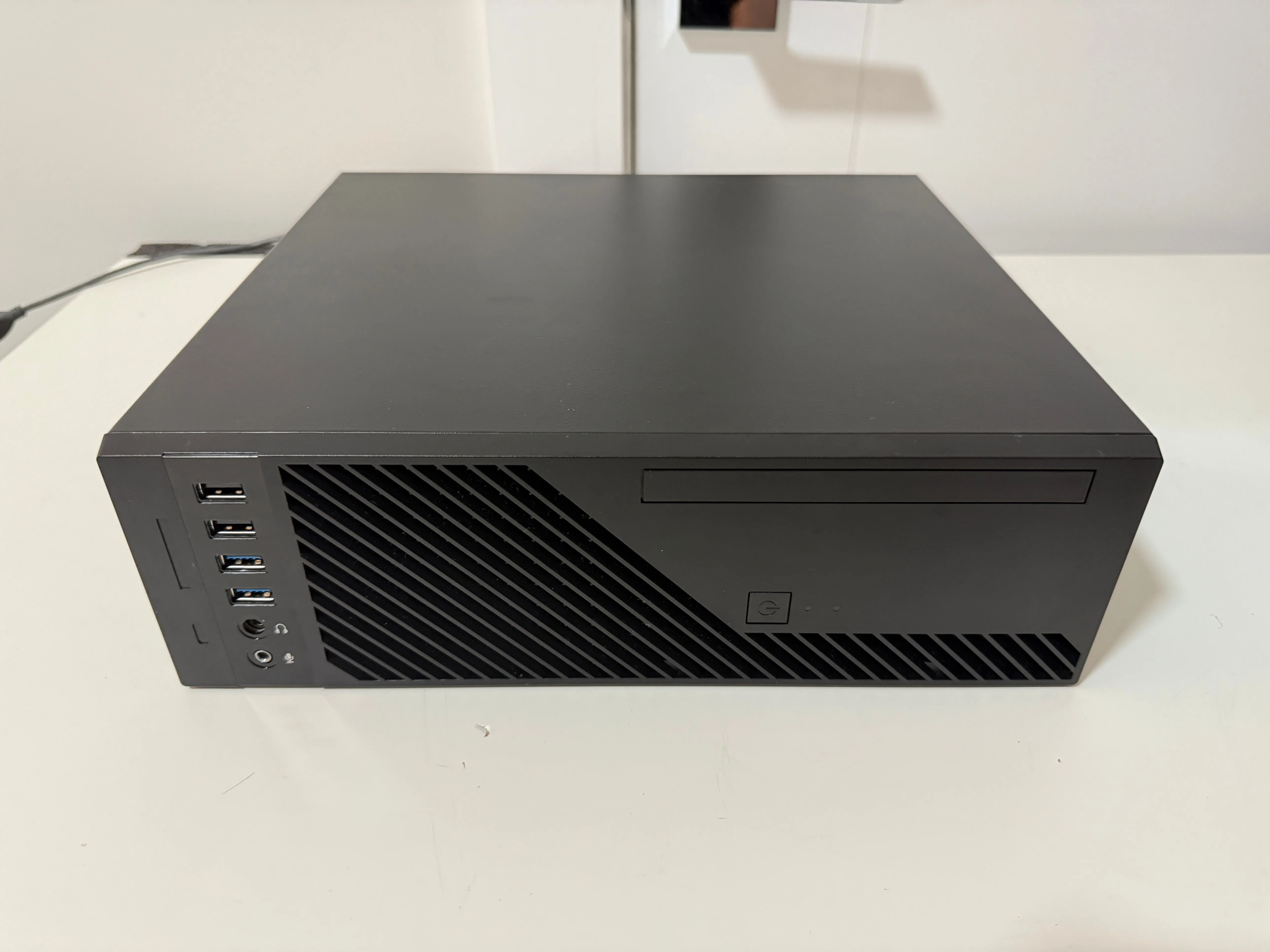 SFF Workstation PC / i5-7400 / 16GB / 512GB SSD / Win 11 PRO image indicator(2)