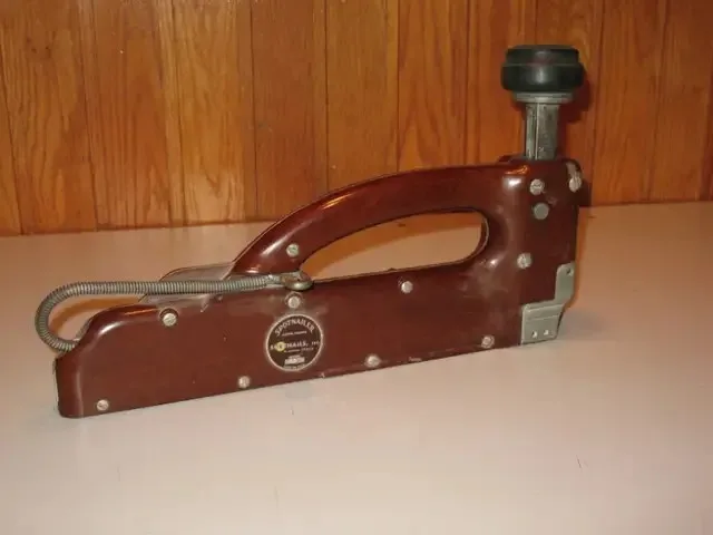Manual Flooring Stapler, with Mallot image indicator(9)