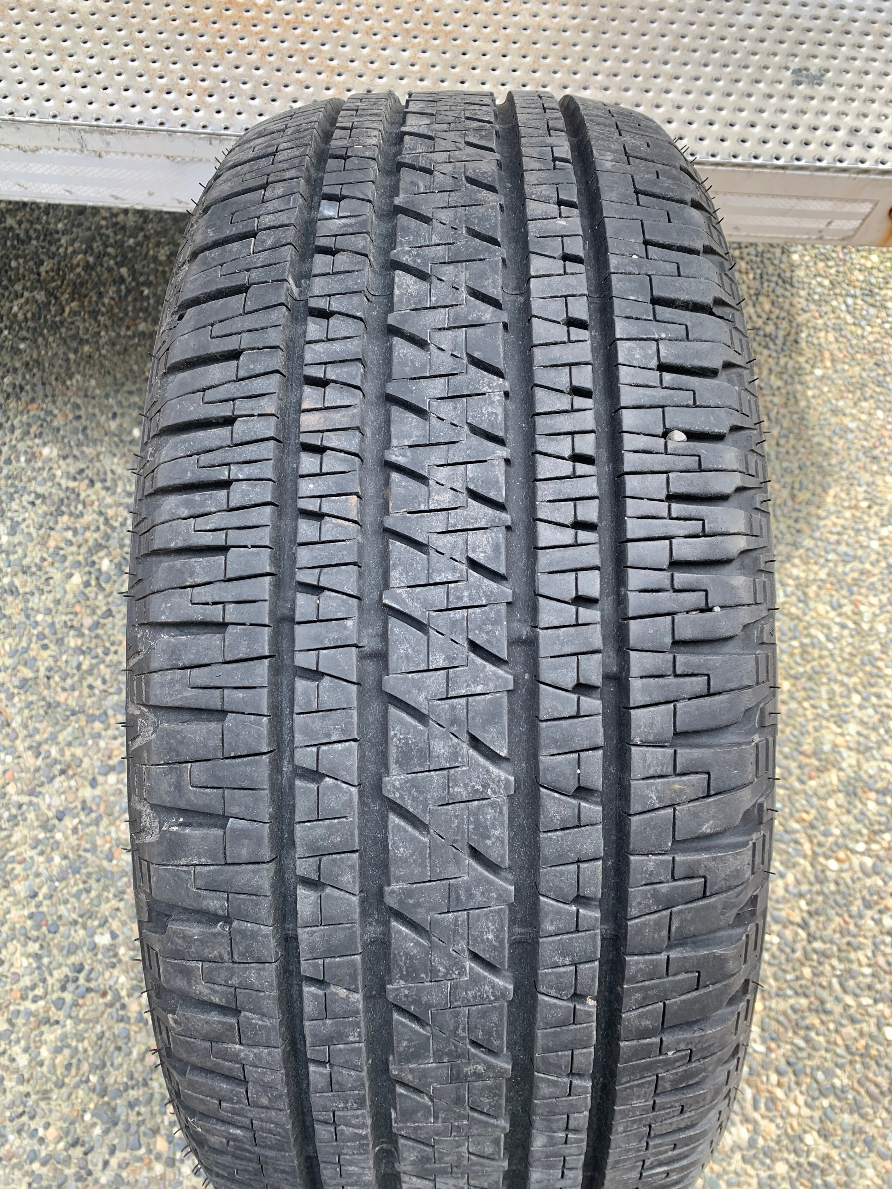 1 X single 235/50/19 Bridgestone Dueler H/L Alenza 90% tread