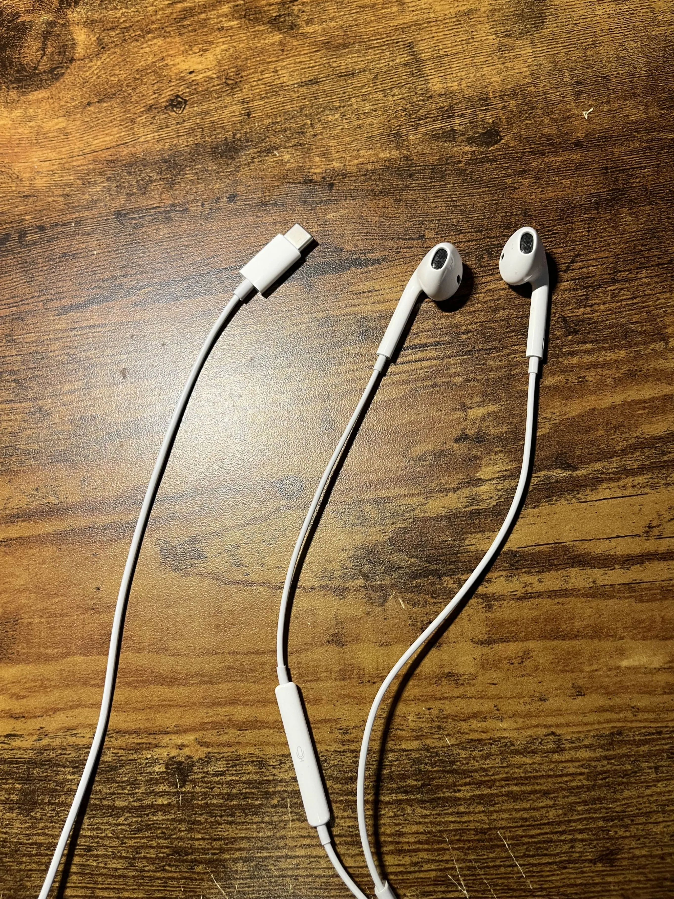 Apple EarPods (USB-C) ​​​​​​​ image indicator(2)