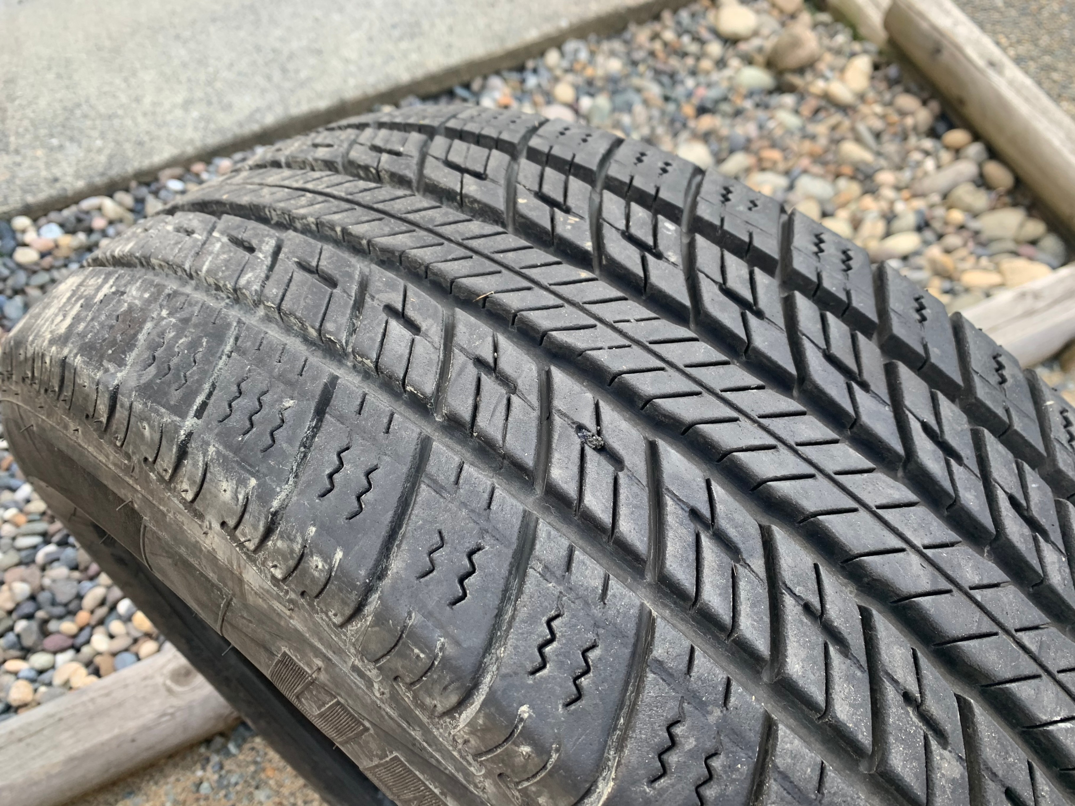 1 x single 225/60/18 Uniroyal Tiger Paw Touring A/S 90% tread - photo 4