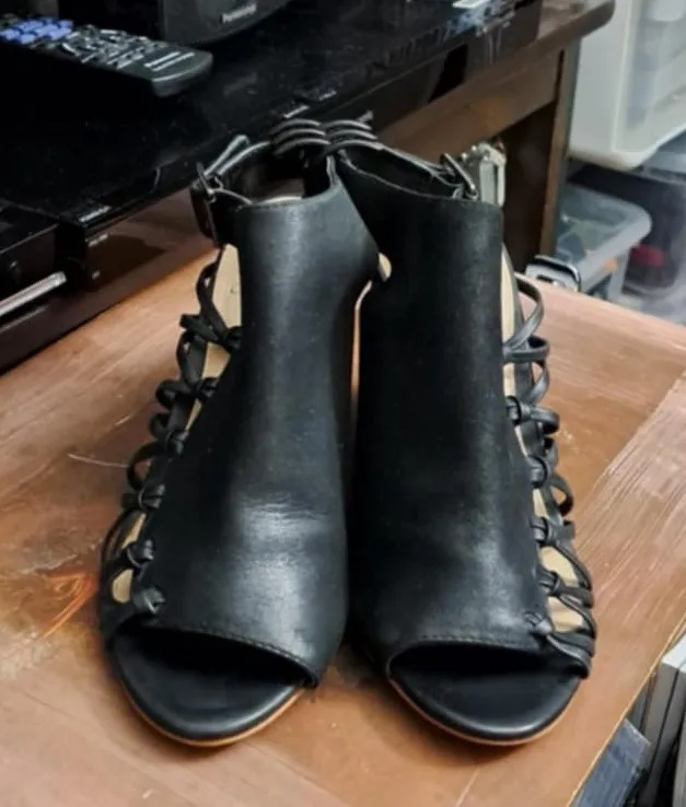 Authentic Vince Camuto Genuine Sandals Used Like New thumbnail