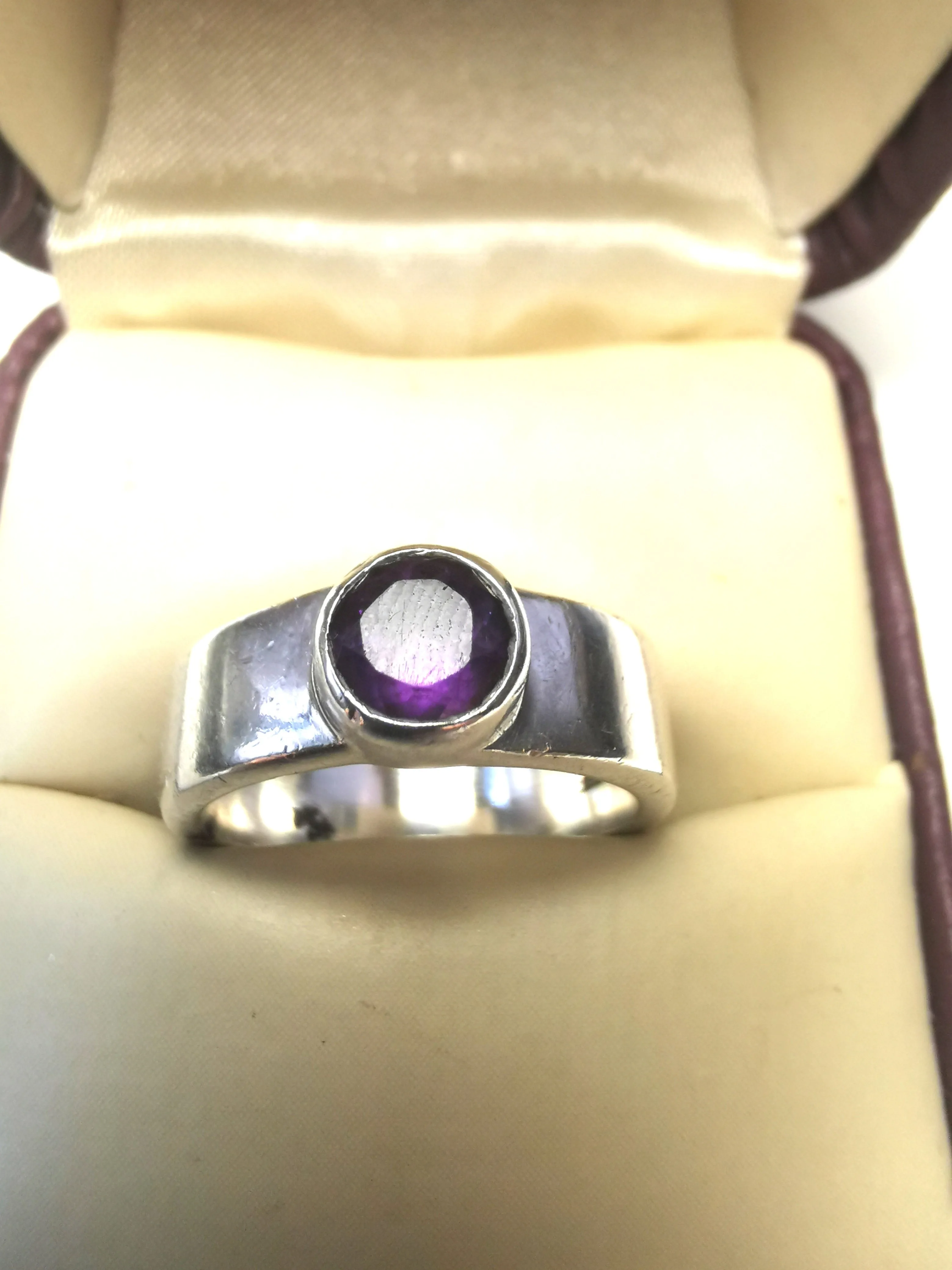 Silver Ring Purple Gemstone Size 7-  925 Solid Silver Band image indicator(9)