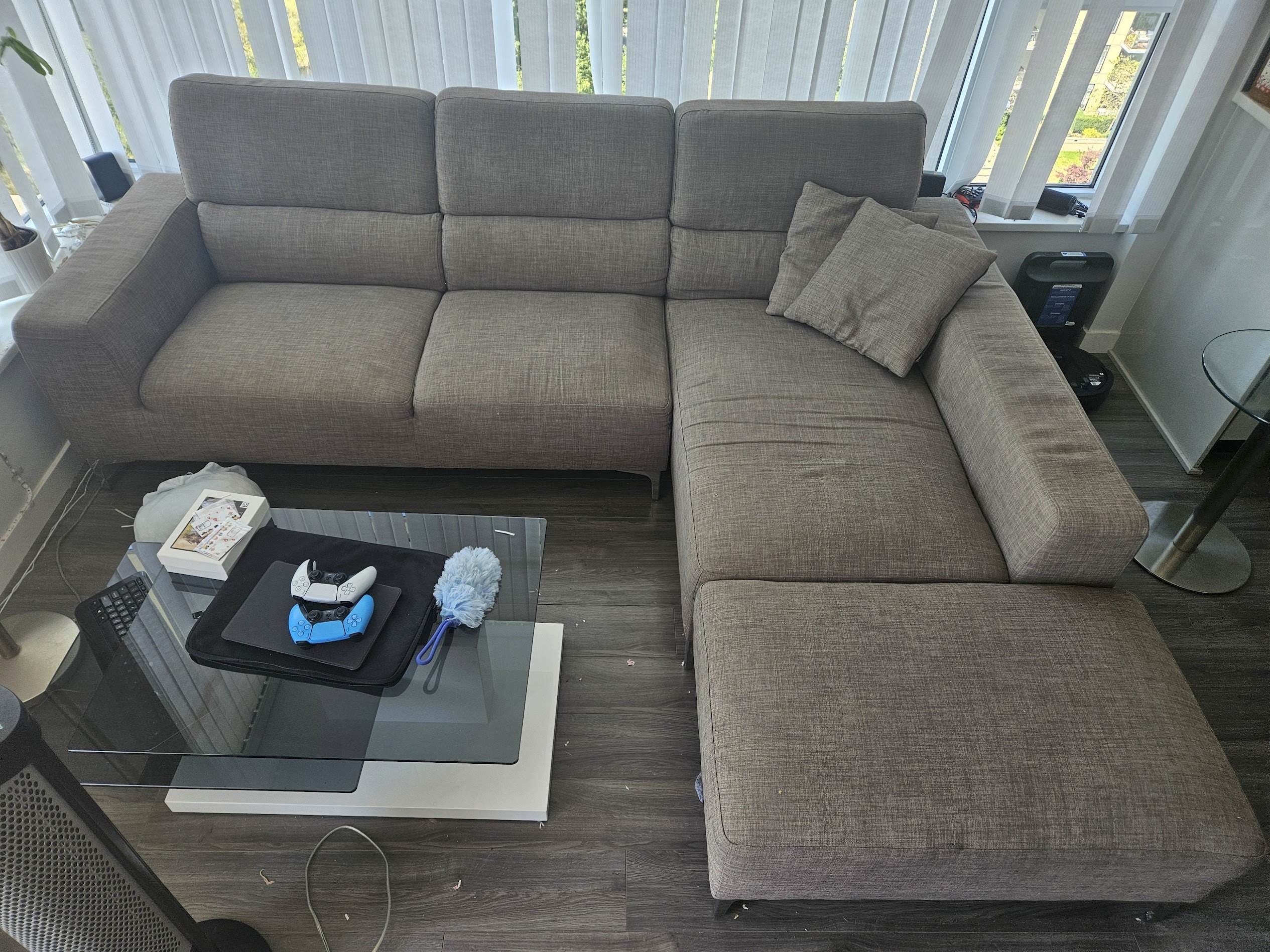 Sectional sofa with a chaise - Modern Scandinavian design