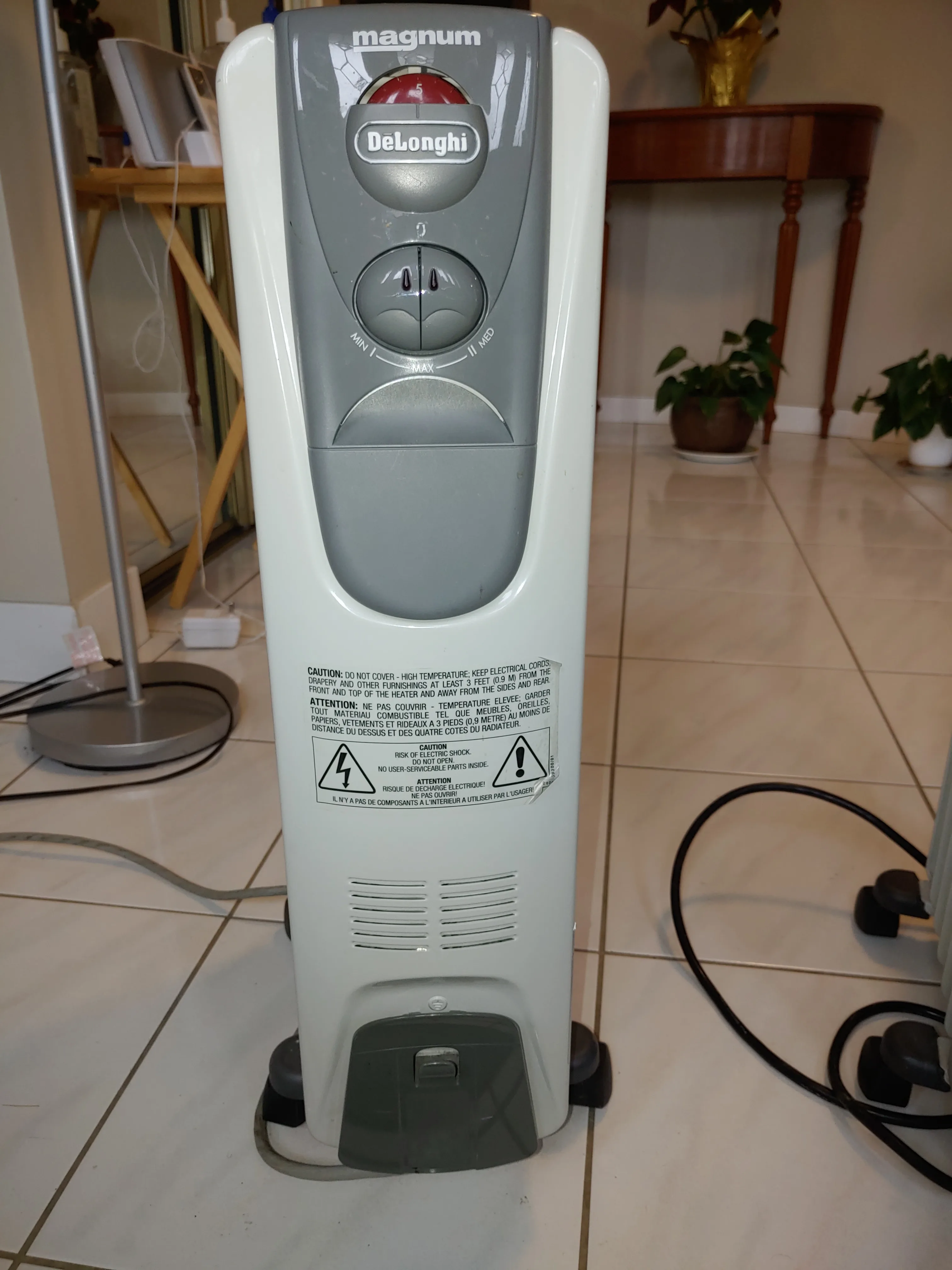 DeLonghi Oil-Filled Radiator Heater thumbnail