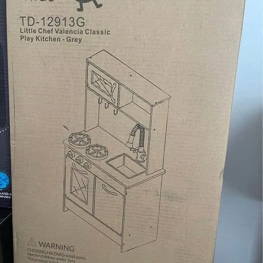 Teamson Kids, Little Chef Valencia Classic Kids Kitchen Set Toy image indicator(9)