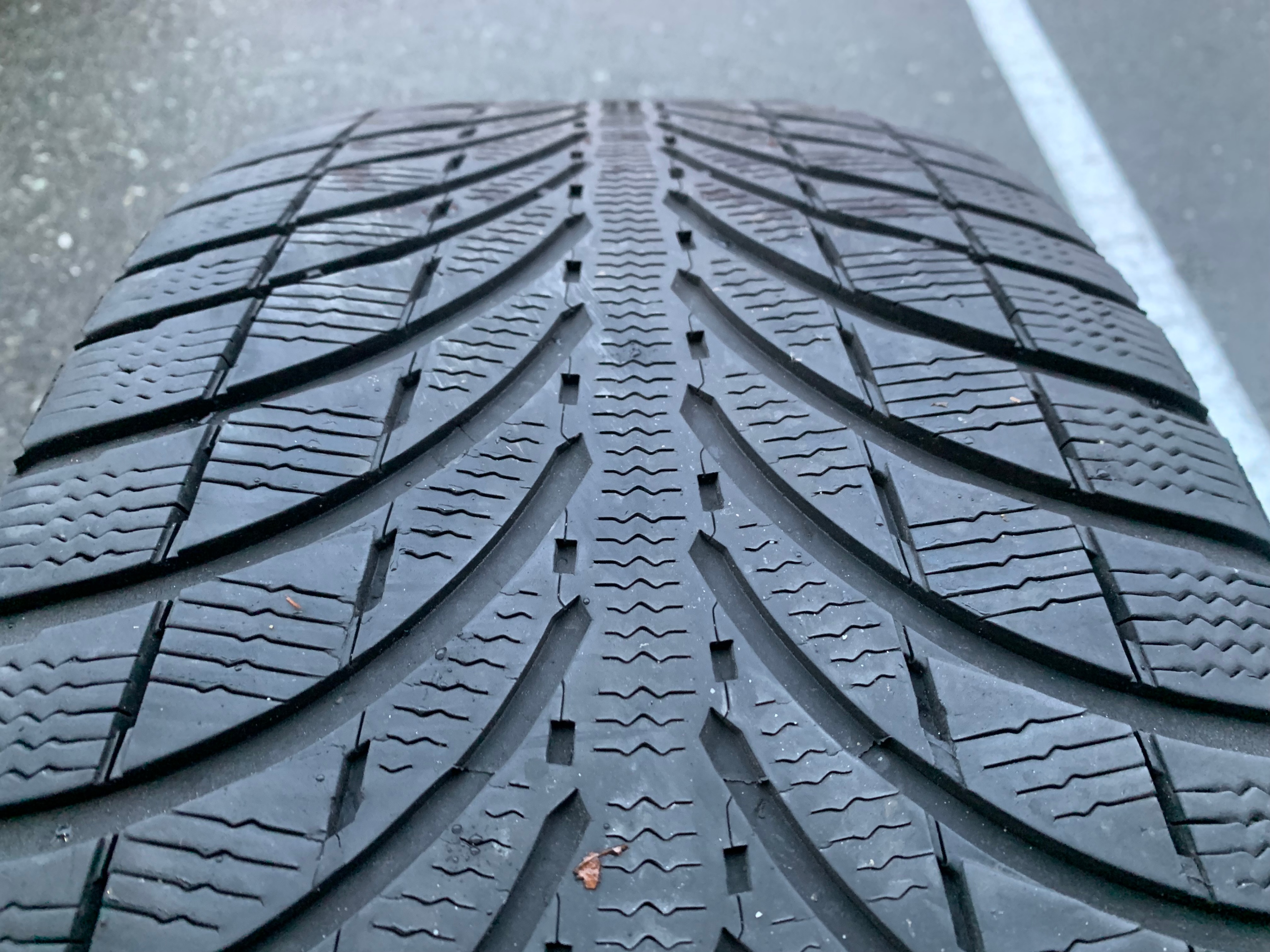 Pair of 275/45/21 M+S 110V Michelin latitude Alpin LA2 50% tread - photo 3