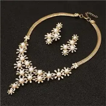 Pearl & Gold Jewelry Set thumbnail