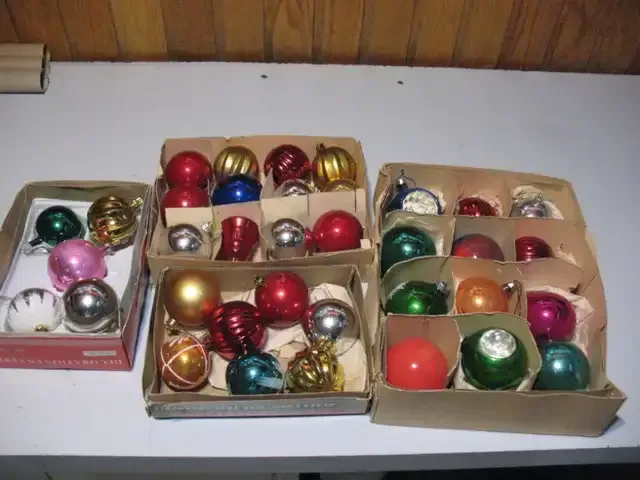 COMPLETE Christmas Tree, Lights, Decorations, and Ornaments image indicator(7)