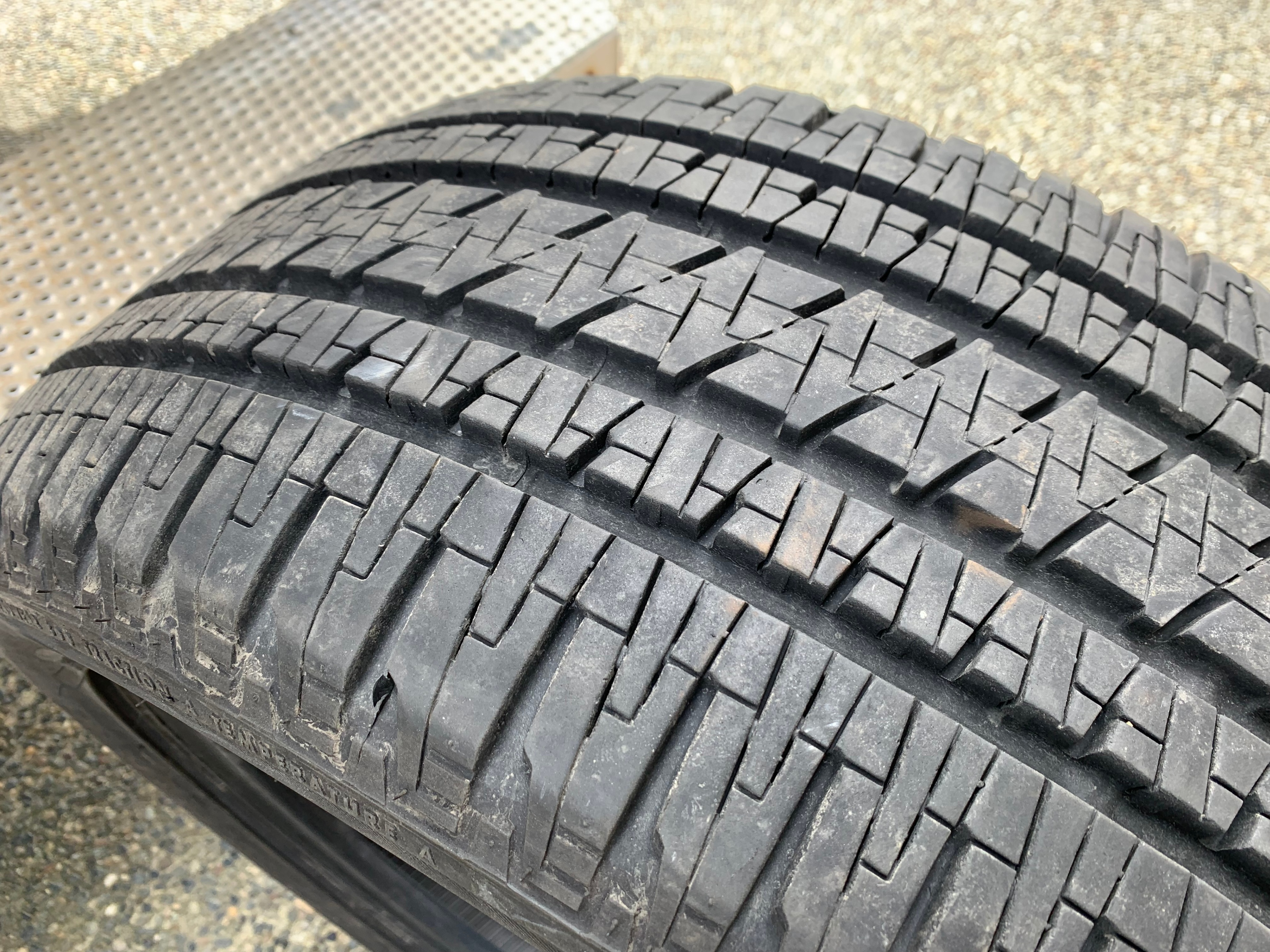 1 X single 235/50/19 Bridgestone Dueler H/L Alenza 90% tread - photo 4
