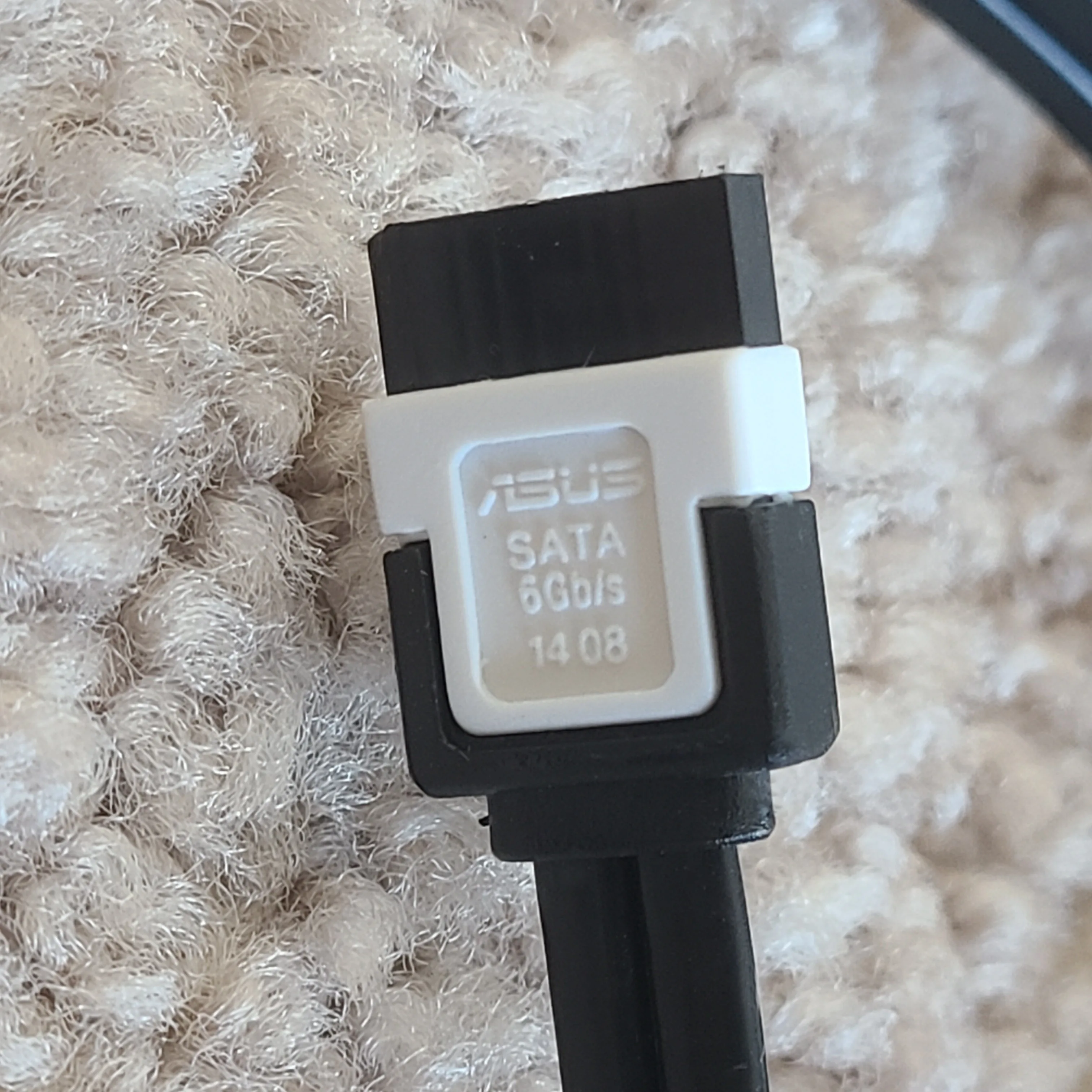 Original Asus SATA III 6.0GB/s cable with latch image indicator(3)