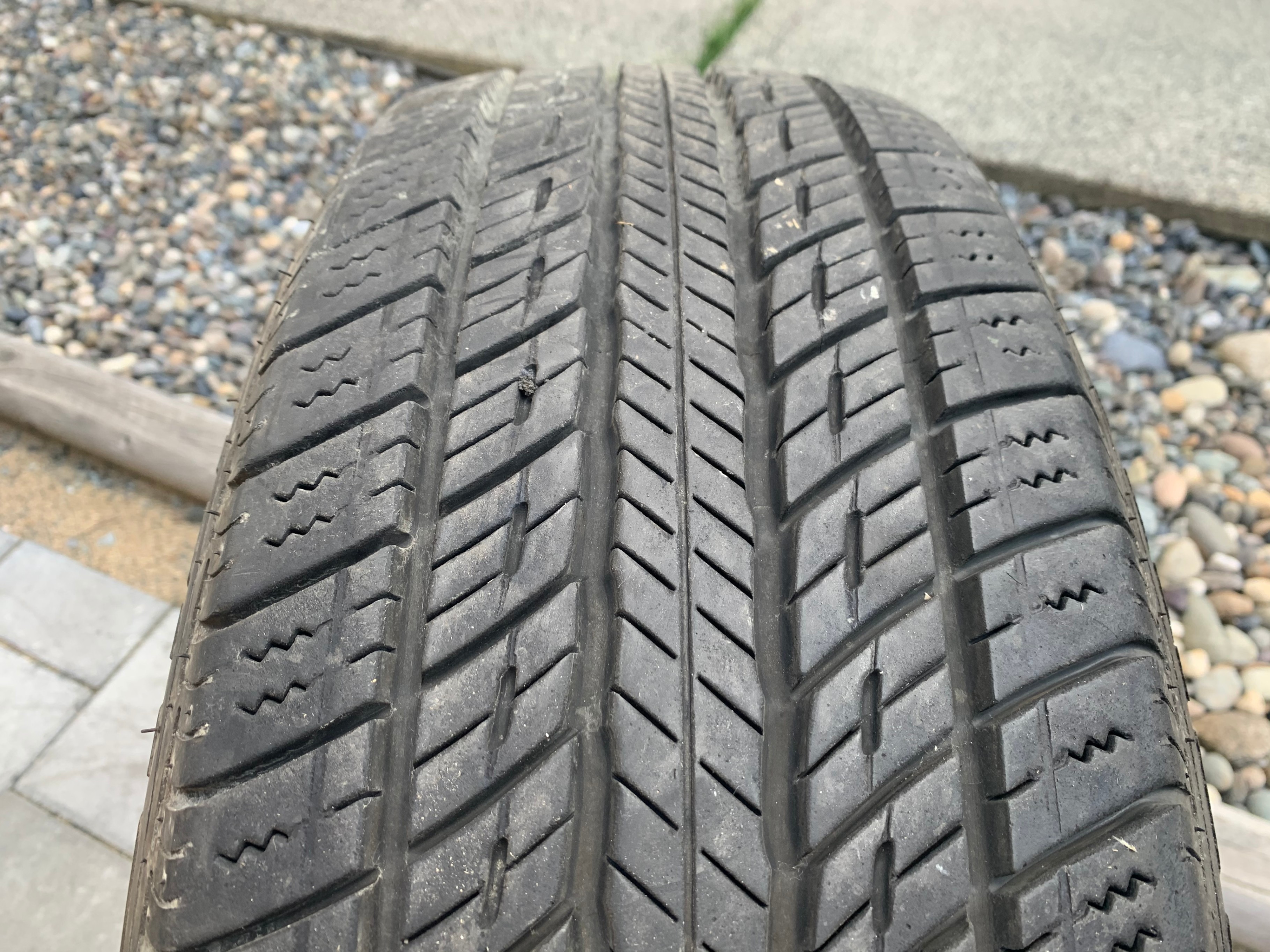 1 x single 225/60/18 Uniroyal Tiger Paw Touring A/S 90% tread - photo 3