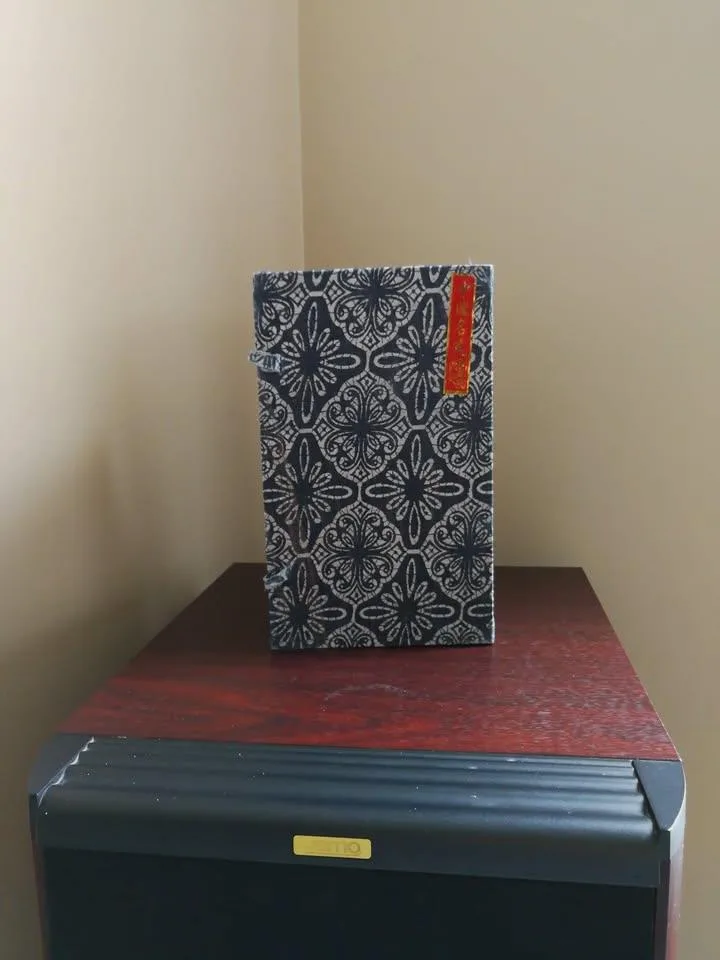 ANTIQUE VINTAGE Porcelain Hand Painted Chinese Vase image indicator(3)